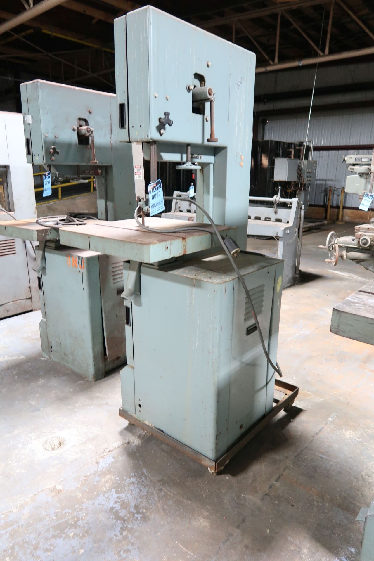 20" DELTA VERTICAL BAND SAW - Image 2 of 5