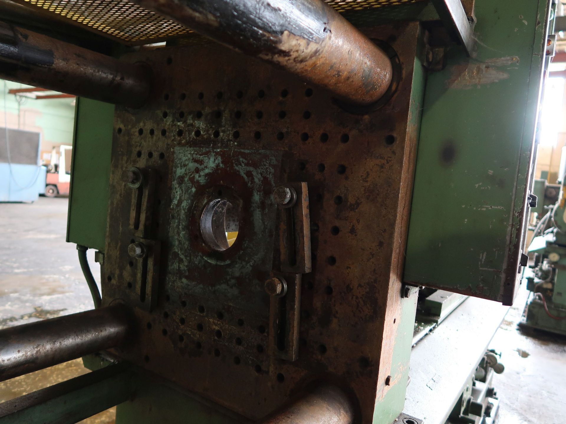 225 TON NATCO MODEL 225E HYDRAULIC CLAMP INJECTION MOLDING MACHINE; S/N 225E-182 - Image 8 of 20