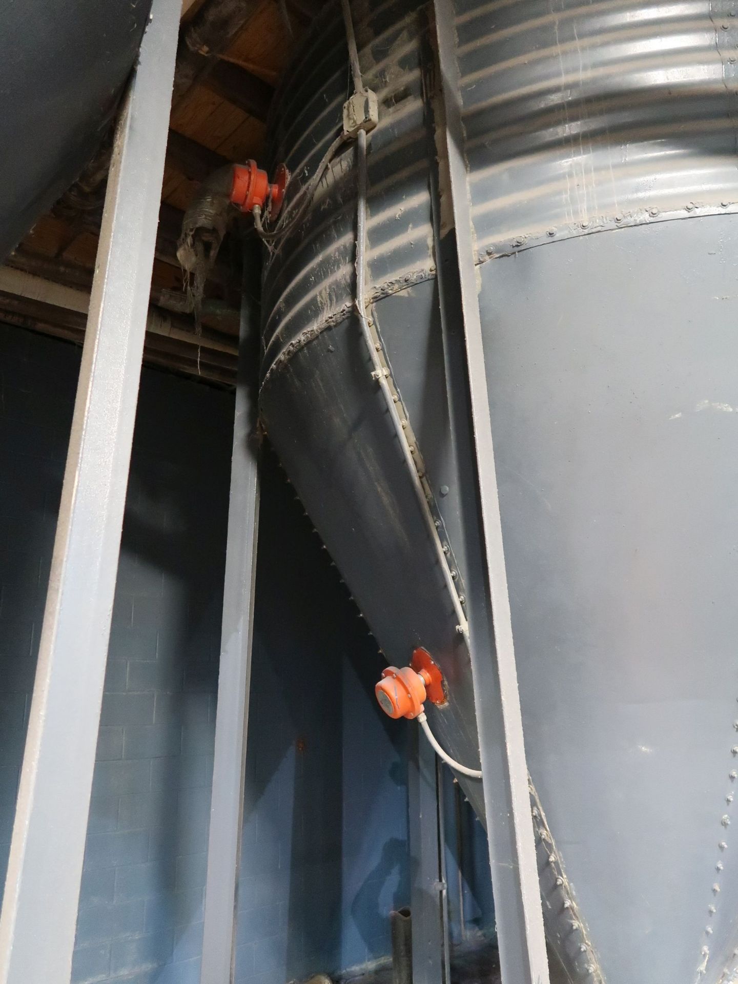 SALINA CONE BOTTOM MATERIAL SILOS WITH SOLINA 10 HP VACUUM PUMP - Image 9 of 9