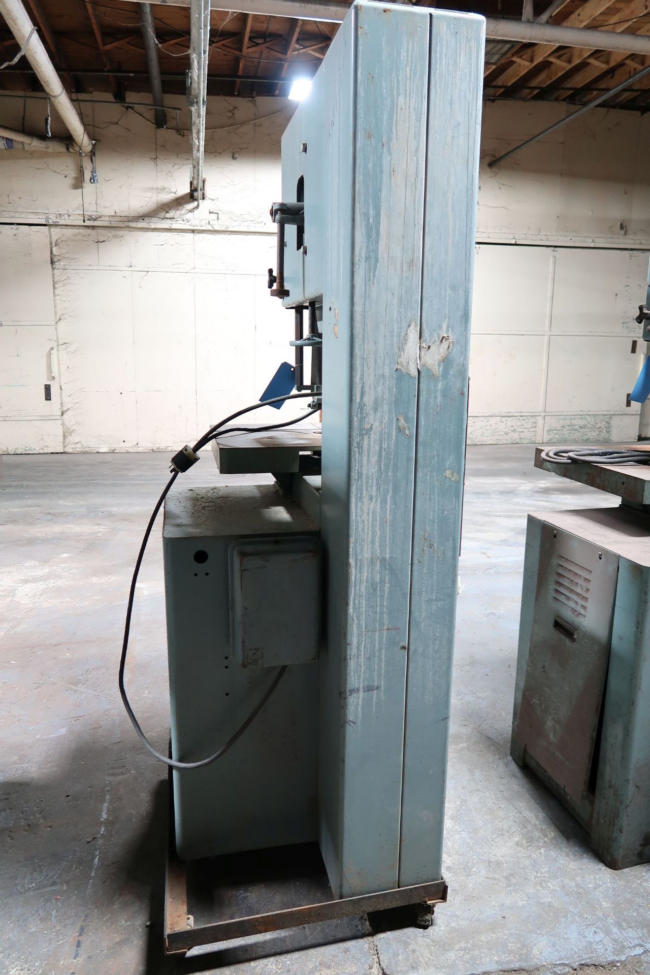 20" DELTA VERTICAL BAND SAW - Image 3 of 5