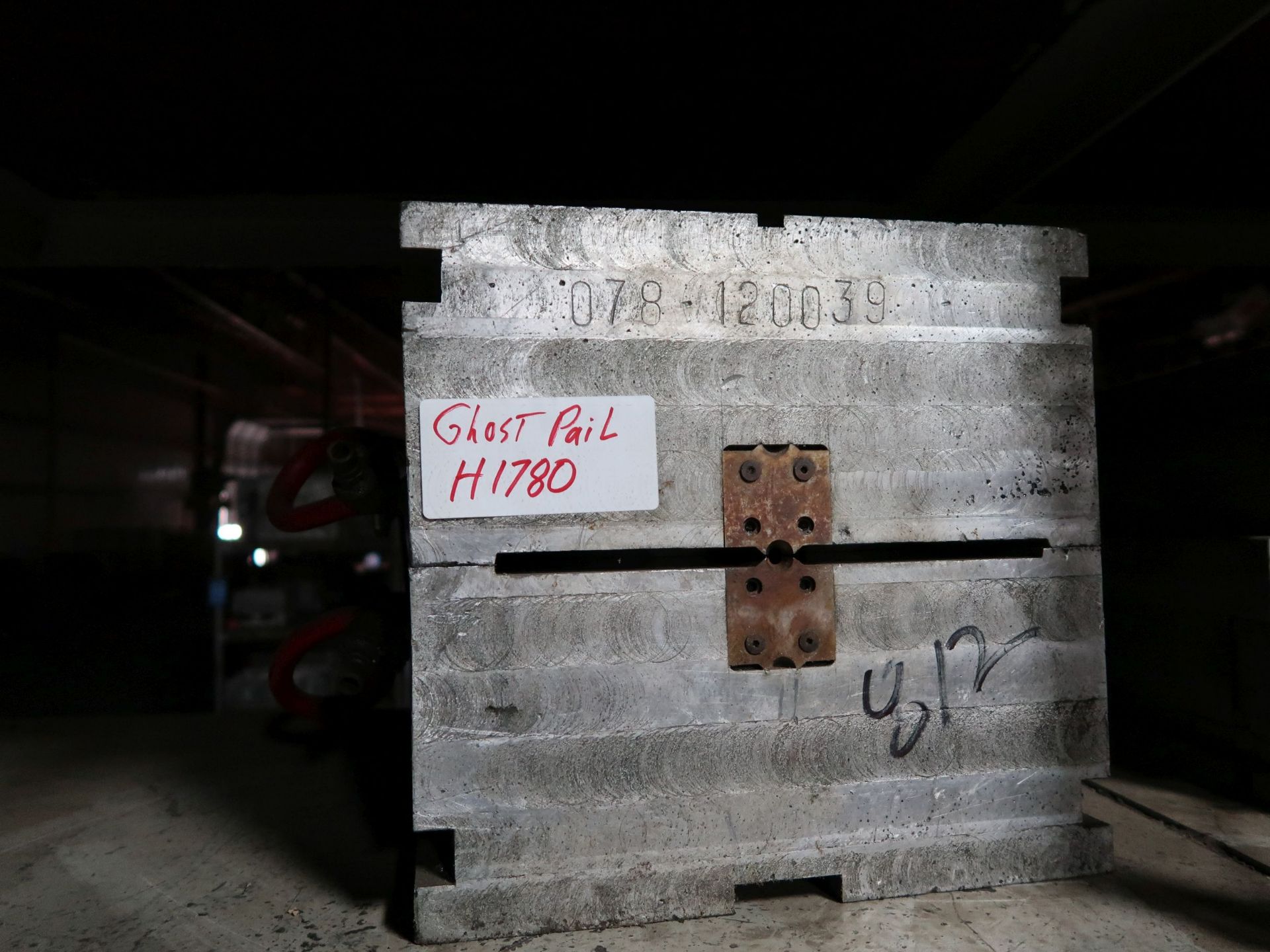 ALUMINUM BLOW MOLDS ON RACK: PUMPKINS, GHOSTS, FLAME, HAYSTACK, PUMPKINS, UNKOWN - Image 2 of 7