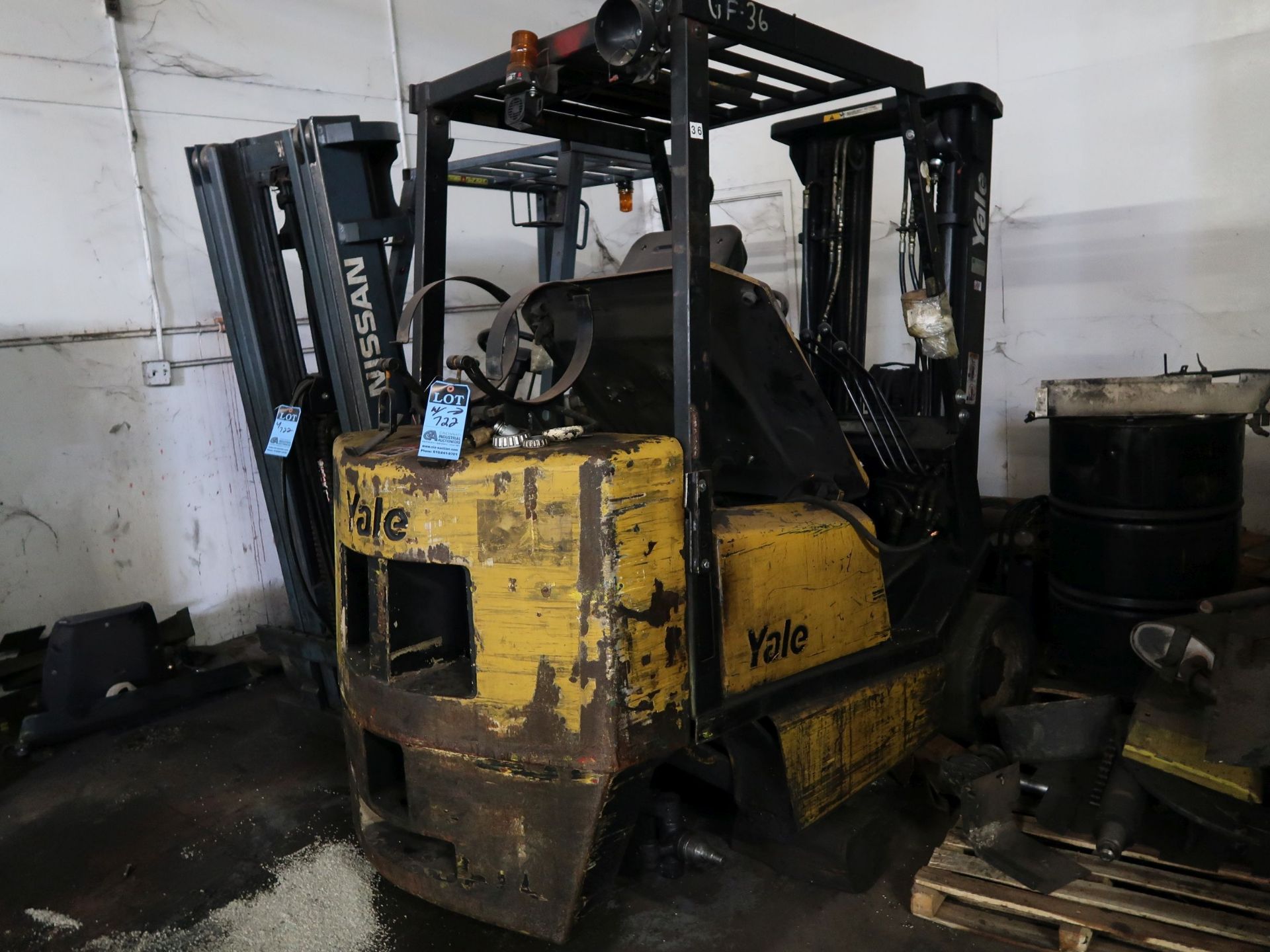 (LOT) OUT OF SERVICE LIFT TRUCKS
