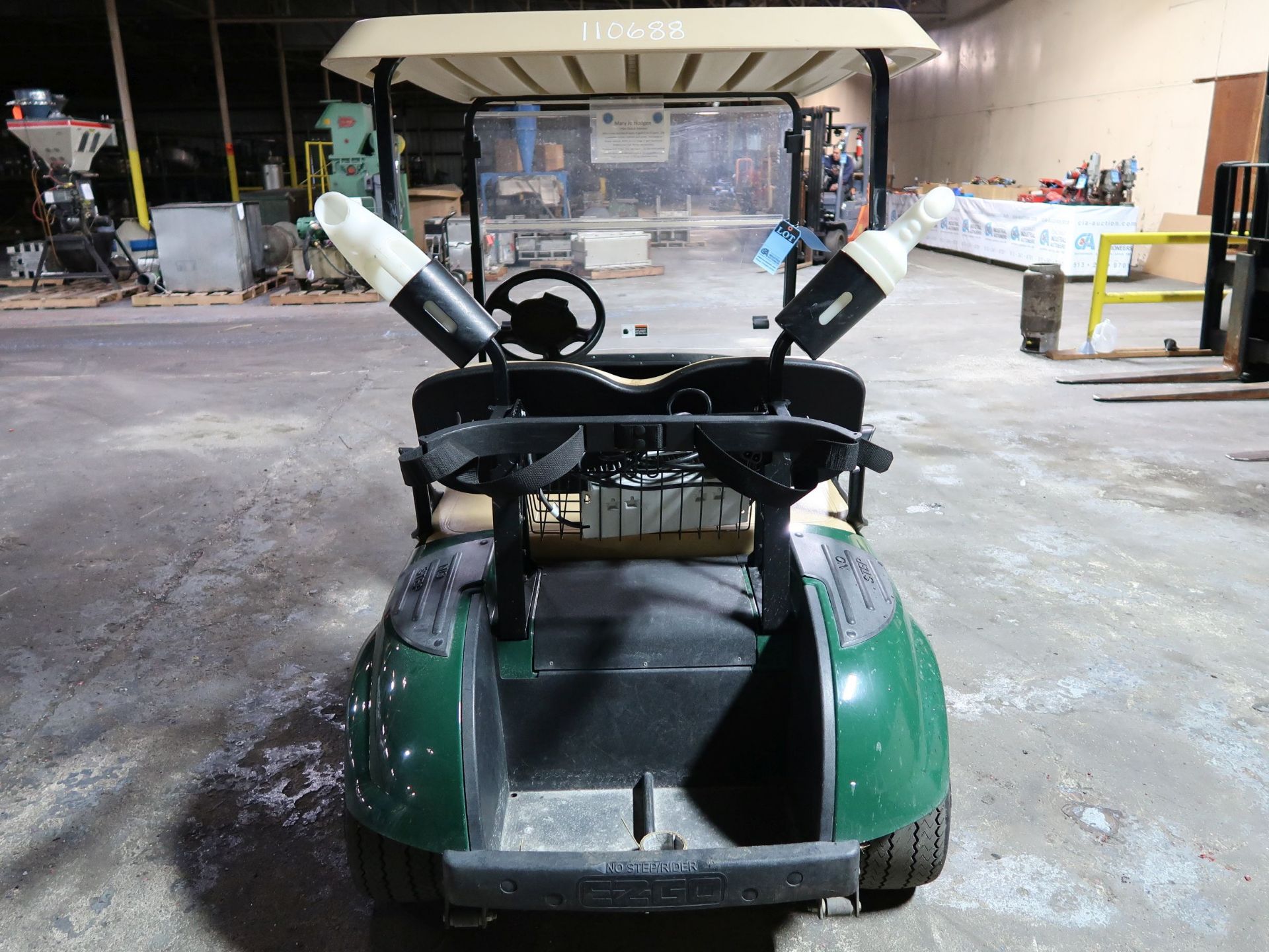 EZ-GO ELECTRIC GOLF CART WITH CHARGER, 48 VOLT - Image 4 of 10