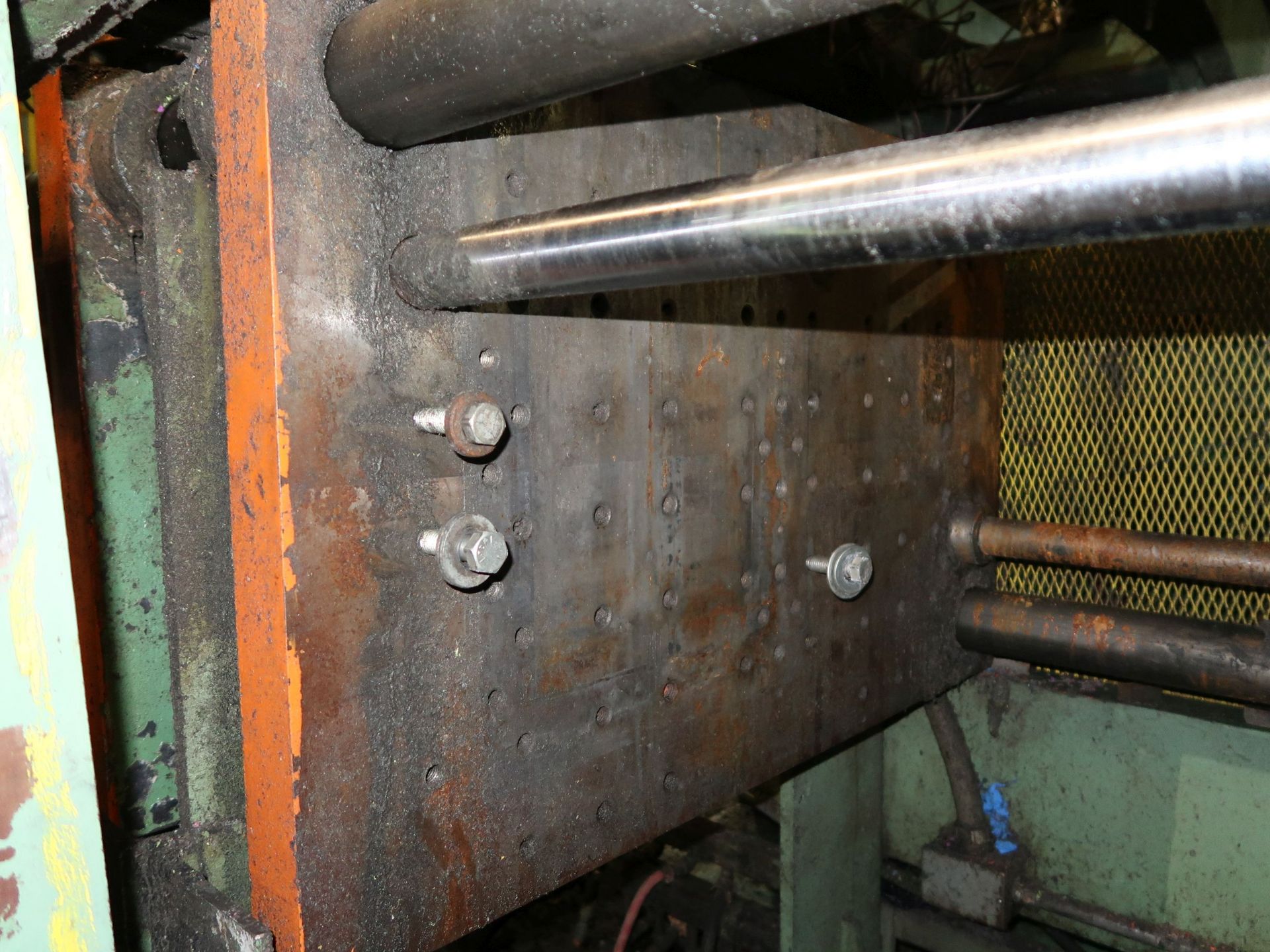 WALDRON HARTIG FOUR-HEAD ALTERNATING BLOW (2-HEADS PER SIDE) HORIZONTAL ACCUMULATOR RAM PLASTIC BLOW - Image 8 of 19