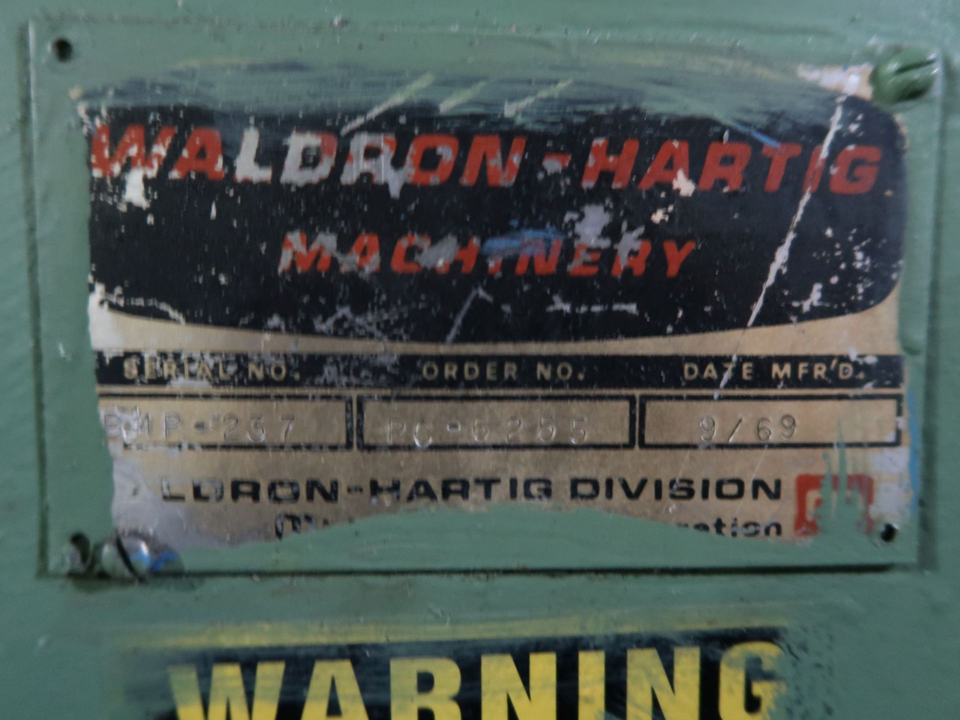 WALDRON HARTIG FOUR-HEAD ALTERNATING BLOW (2-HEADS PER SIDE) HORIZONTAL ACCUMULATOR RAM PLASTIC BLOW - Image 17 of 17