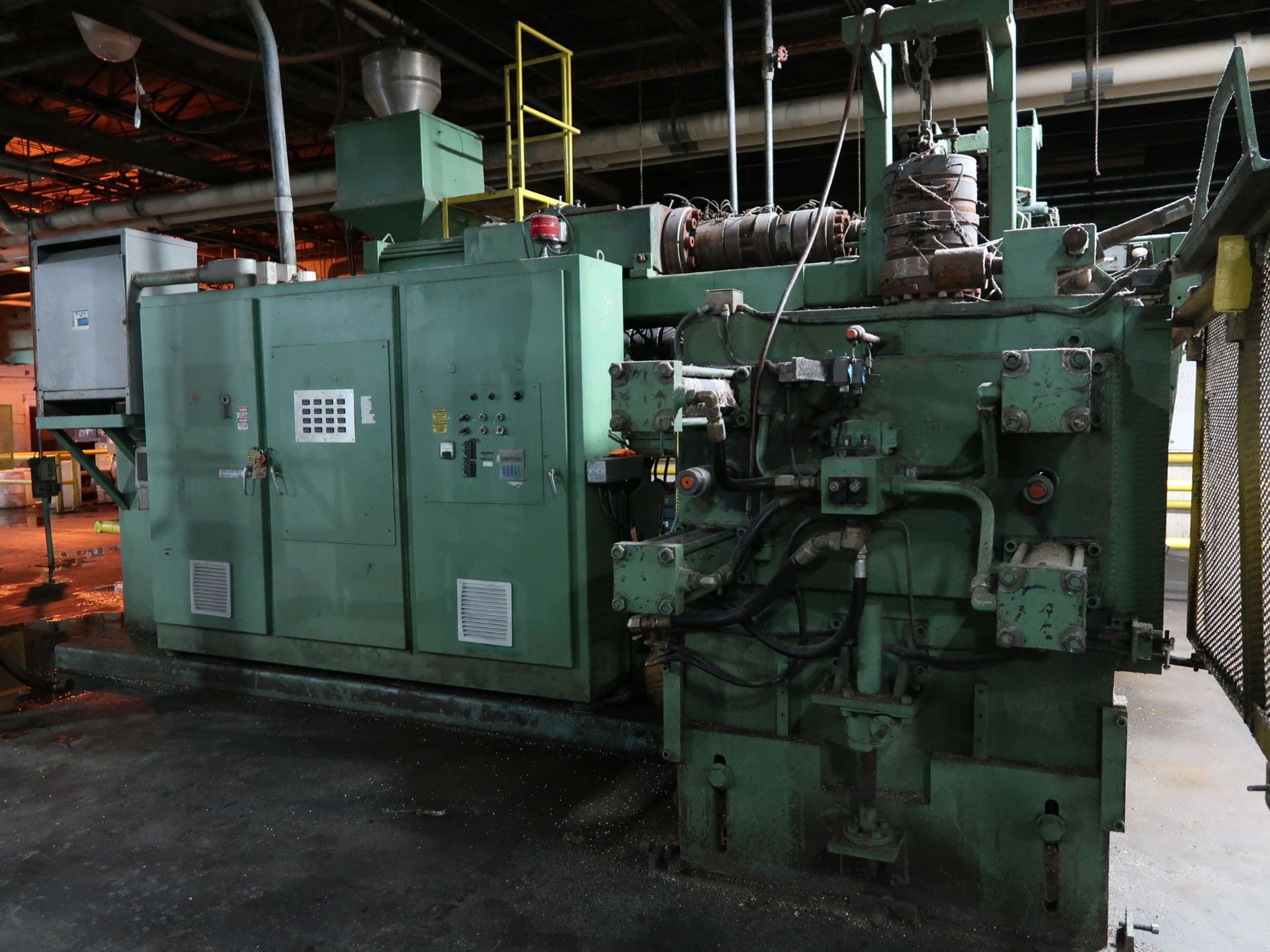 WALDRON HARTIG DUAL HEAD ALTERNATING BLOW HORIZONTAL ACCUMULATOR RAM PLASTIC BLOW MOLDING MACHINE, - Image 2 of 15