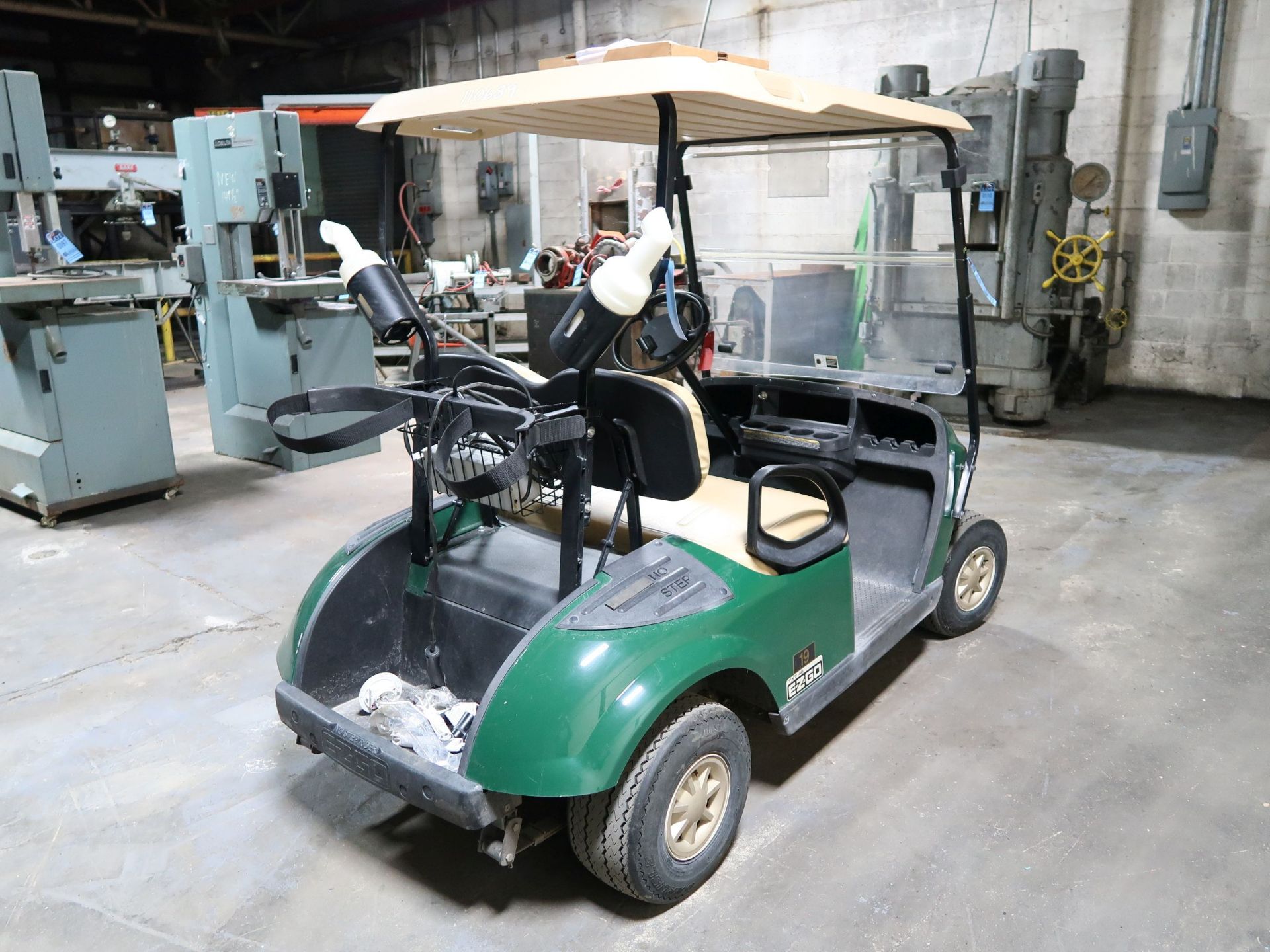 EZ-GO ELECTRIC GOLF CART WITH CHARGER, 48 VOLT - Image 3 of 10