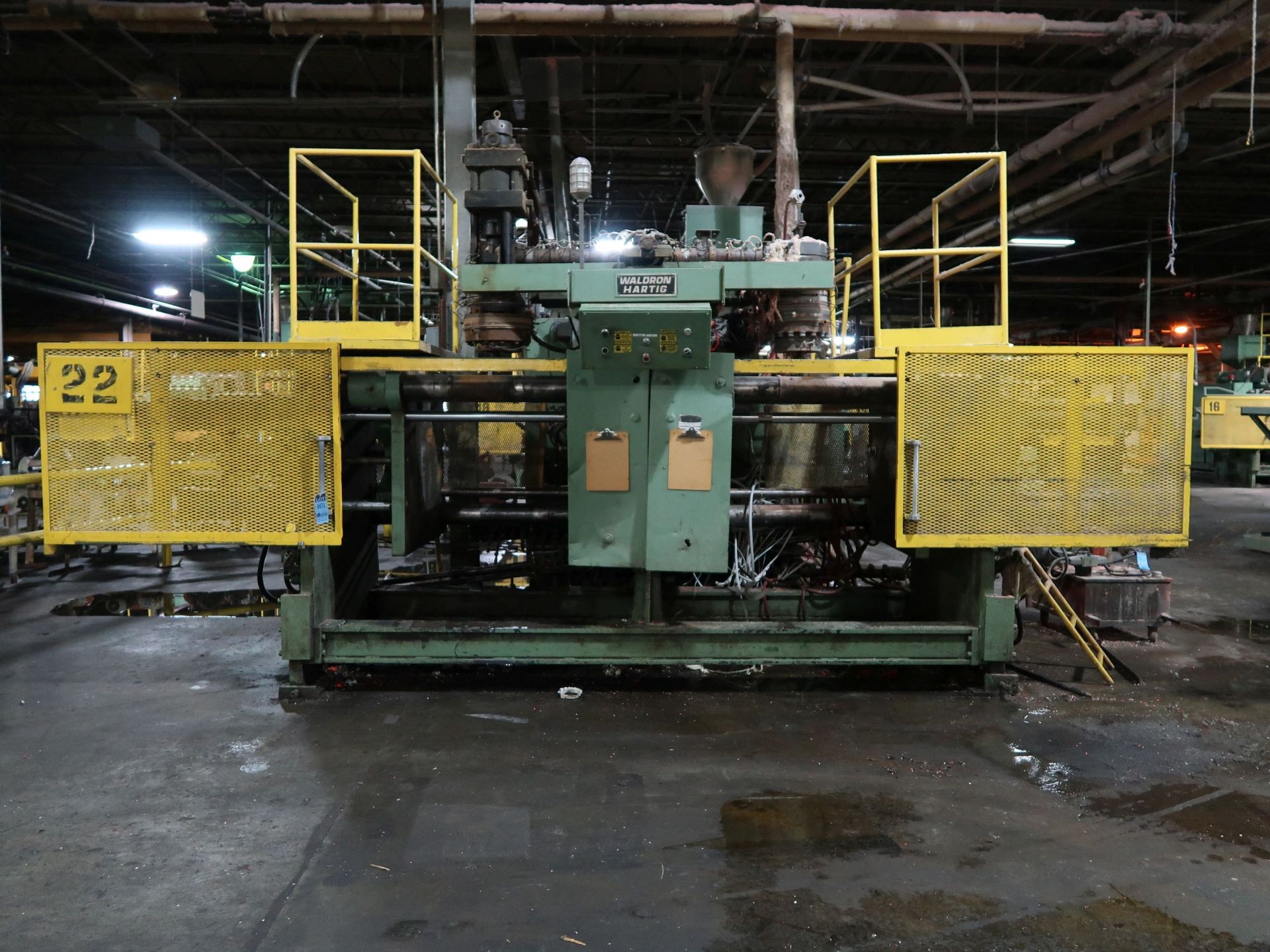 WALDRON HARTIG DUAL HEAD ALTERNATING BLOW HORIZONTAL ACCUMULATOR RAM PLASTIC BLOW MOLDING MACHINE,