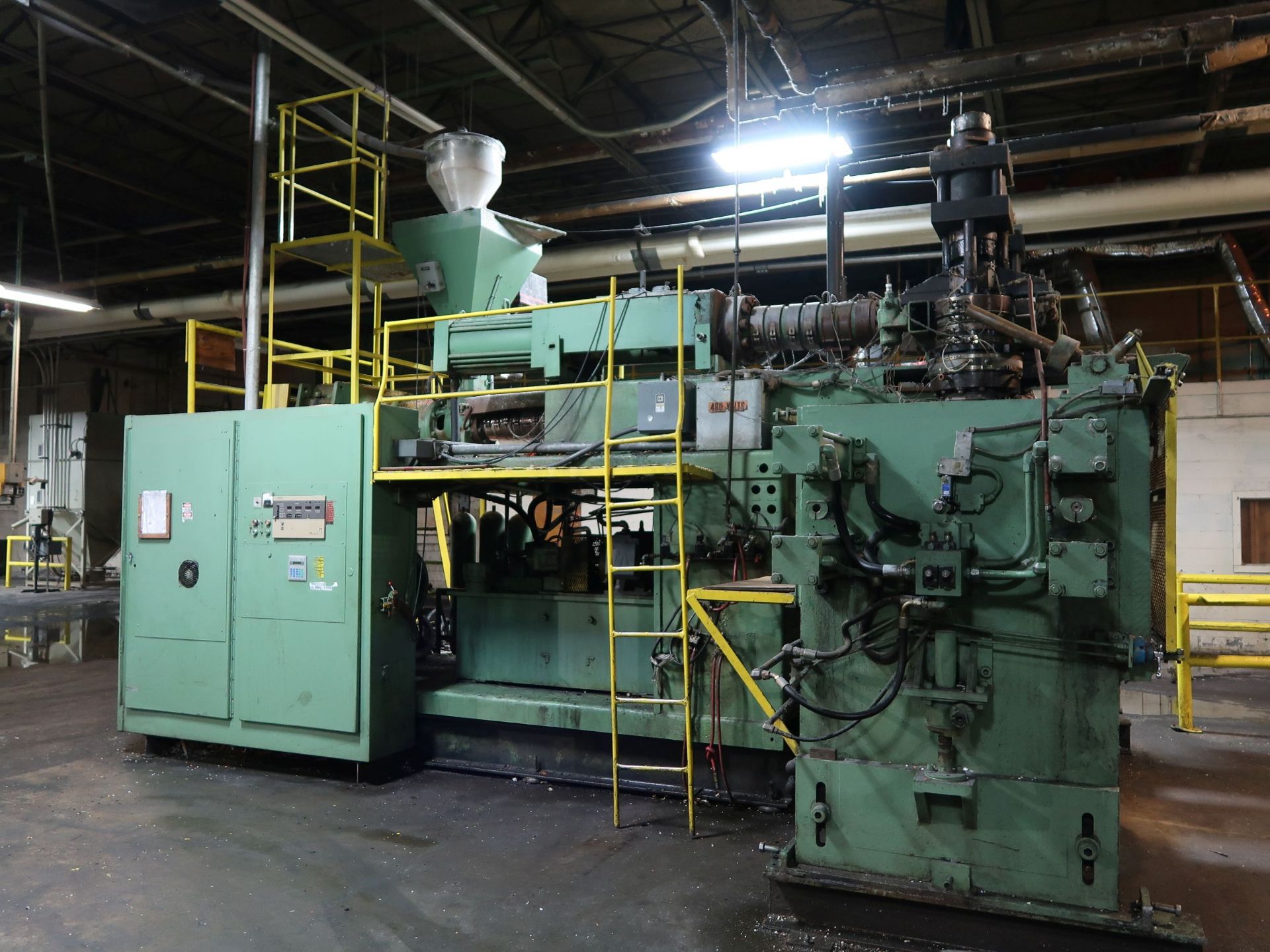 WALDRON HARTIG DUAL HEAD ALTERNATING BLOW HORIZONTAL ACCUMULATOR RAM PLASTIC BLOW MOLDING MACHINE, - Image 2 of 44