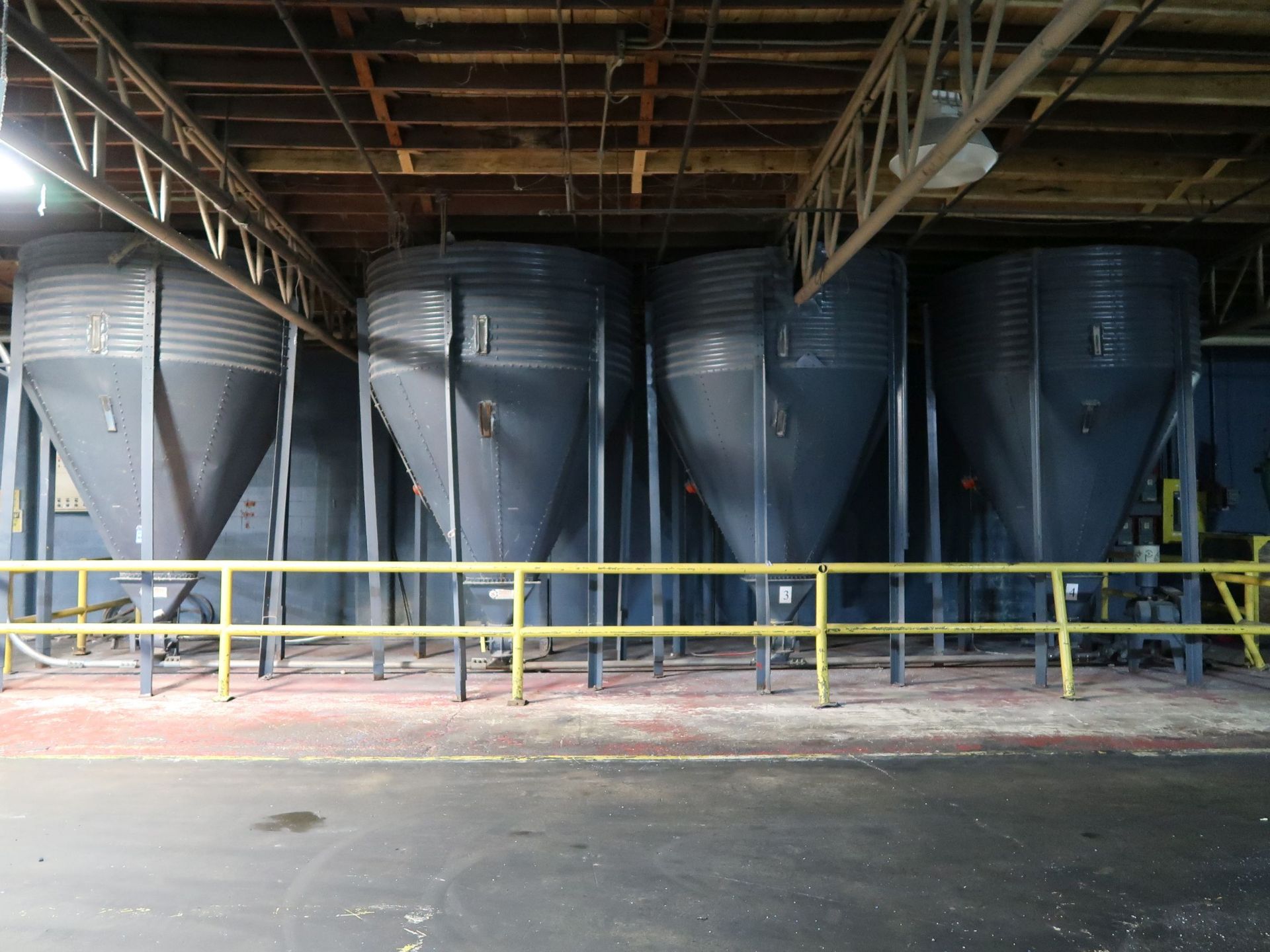 SALINA CONE BOTTOM MATERIAL SILOS WITH SOLINA 10 HP VACUUM PUMP - Image 2 of 9