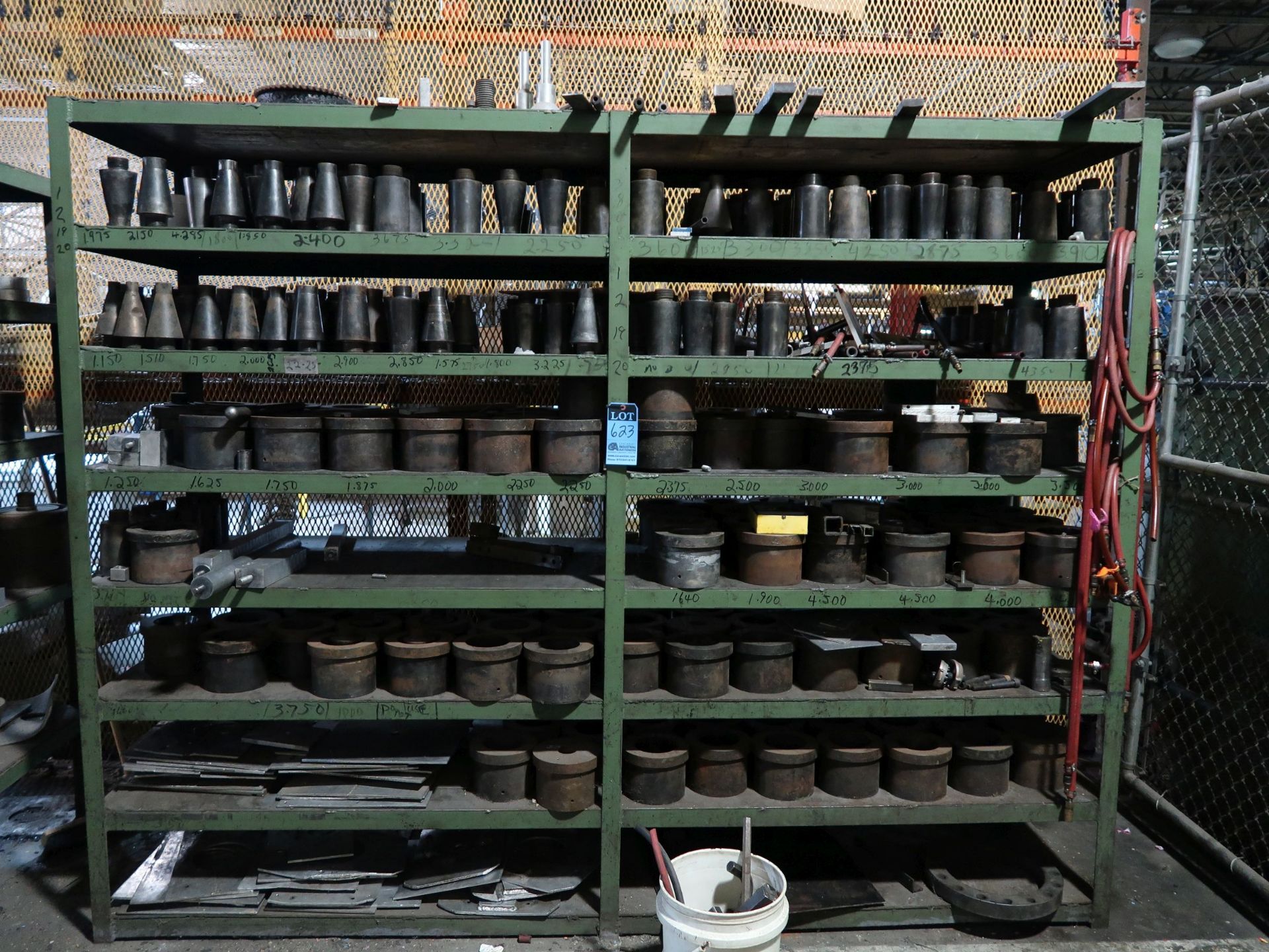 (LOT) RACK WITH BLOW MOLDING DIE RINGS AND MANDRELS