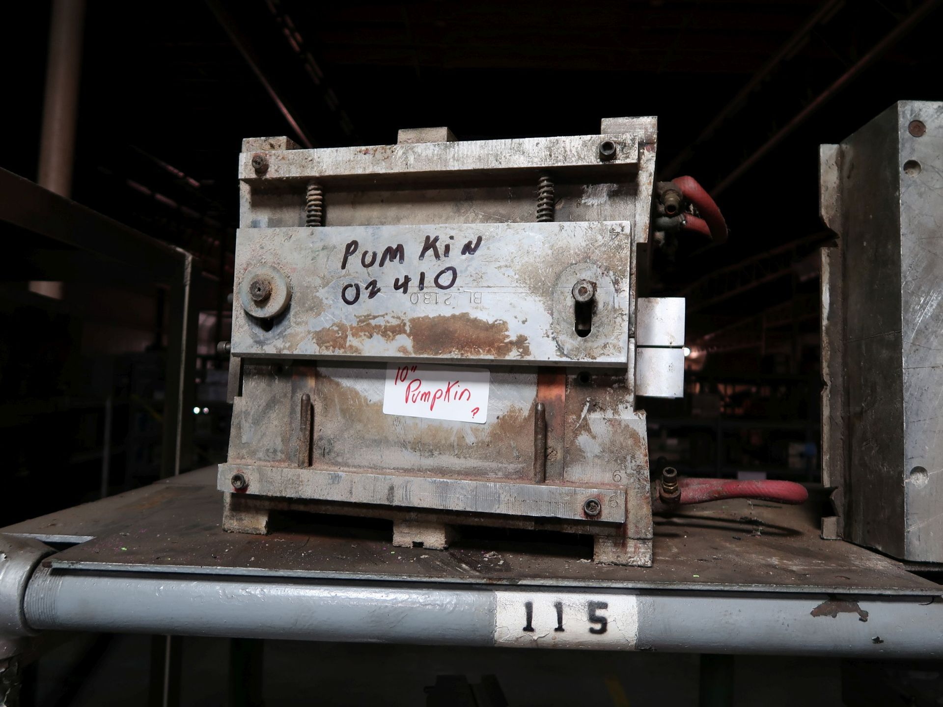 ALUMINUM BLOW MOLDS ON RACK: 10" PUMPKIN, JACK-O-LATERN, CANDLES, 8" PUMPKINS, TRICK-OR-TREAT - Image 3 of 10