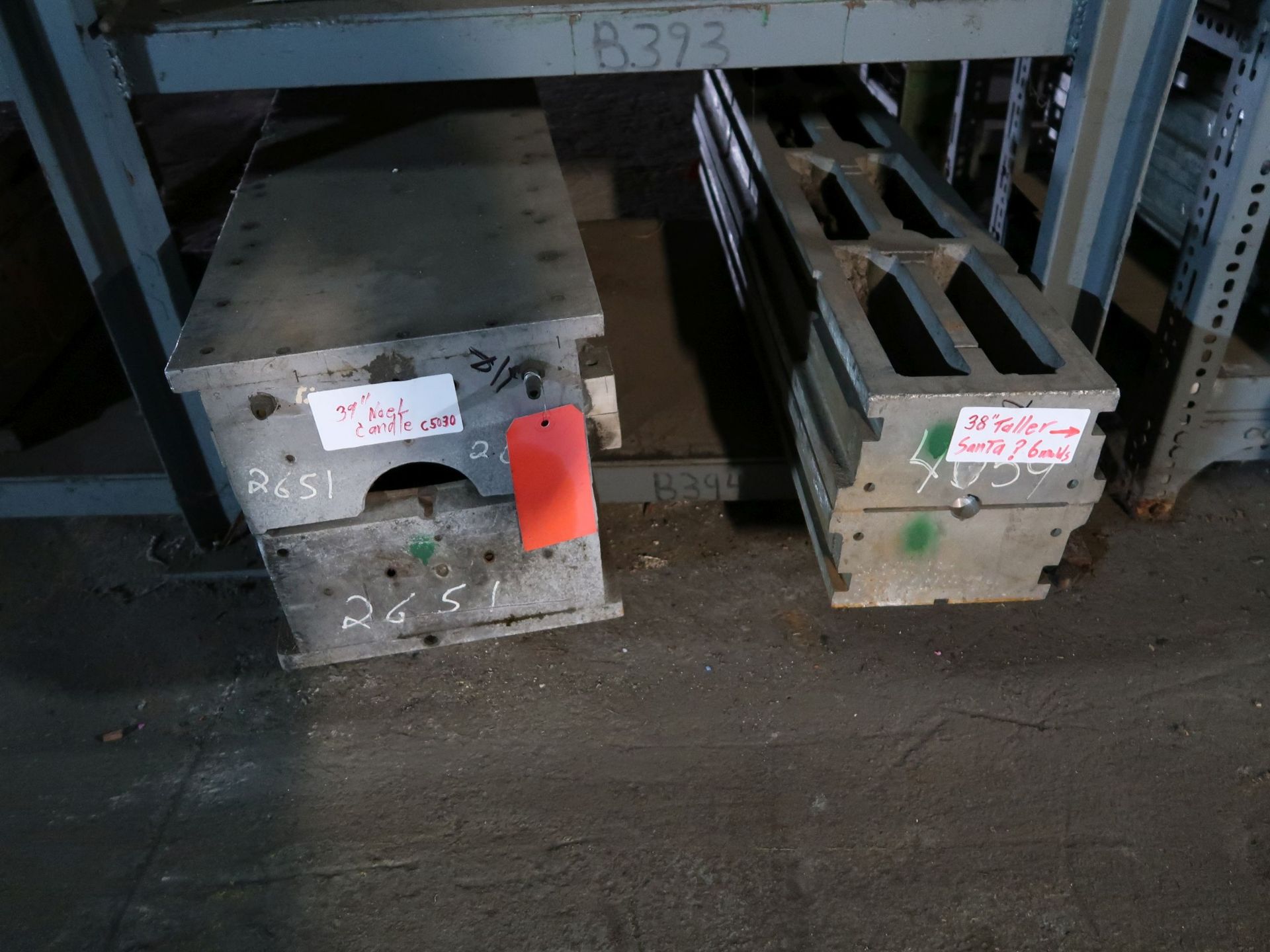 ALUMINUM BLOW MOLDS ON RACK: CANDLES, GLOBES, PUMPKINS, SANTAS, SOME UNKNOWN - Image 5 of 8