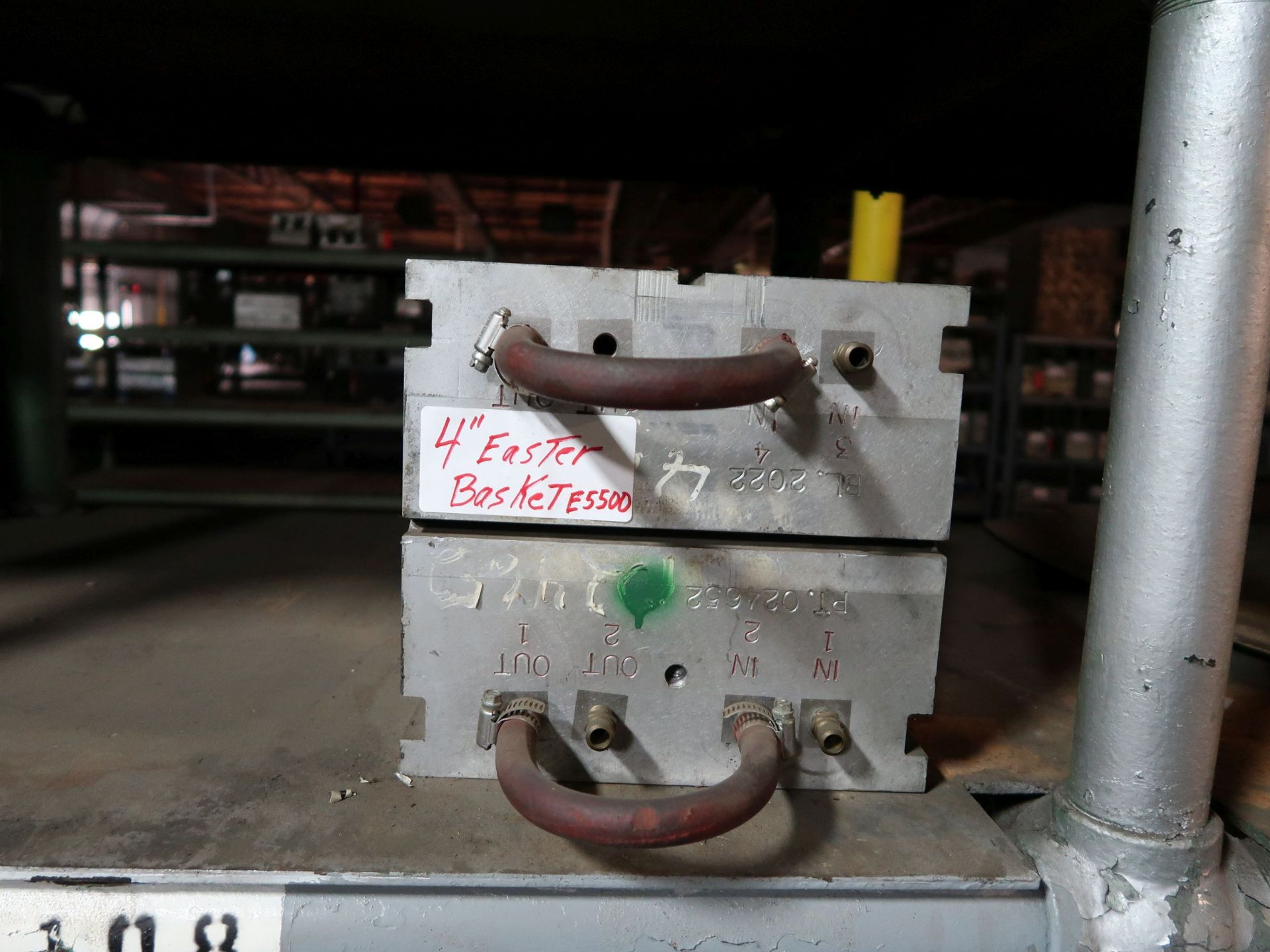 ALUMINUM BLOW MOLDS ON RACK: 10" PUMPKIN, JACK-O-LATERN, CANDLES, 8" PUMPKINS, TRICK-OR-TREAT - Image 6 of 10