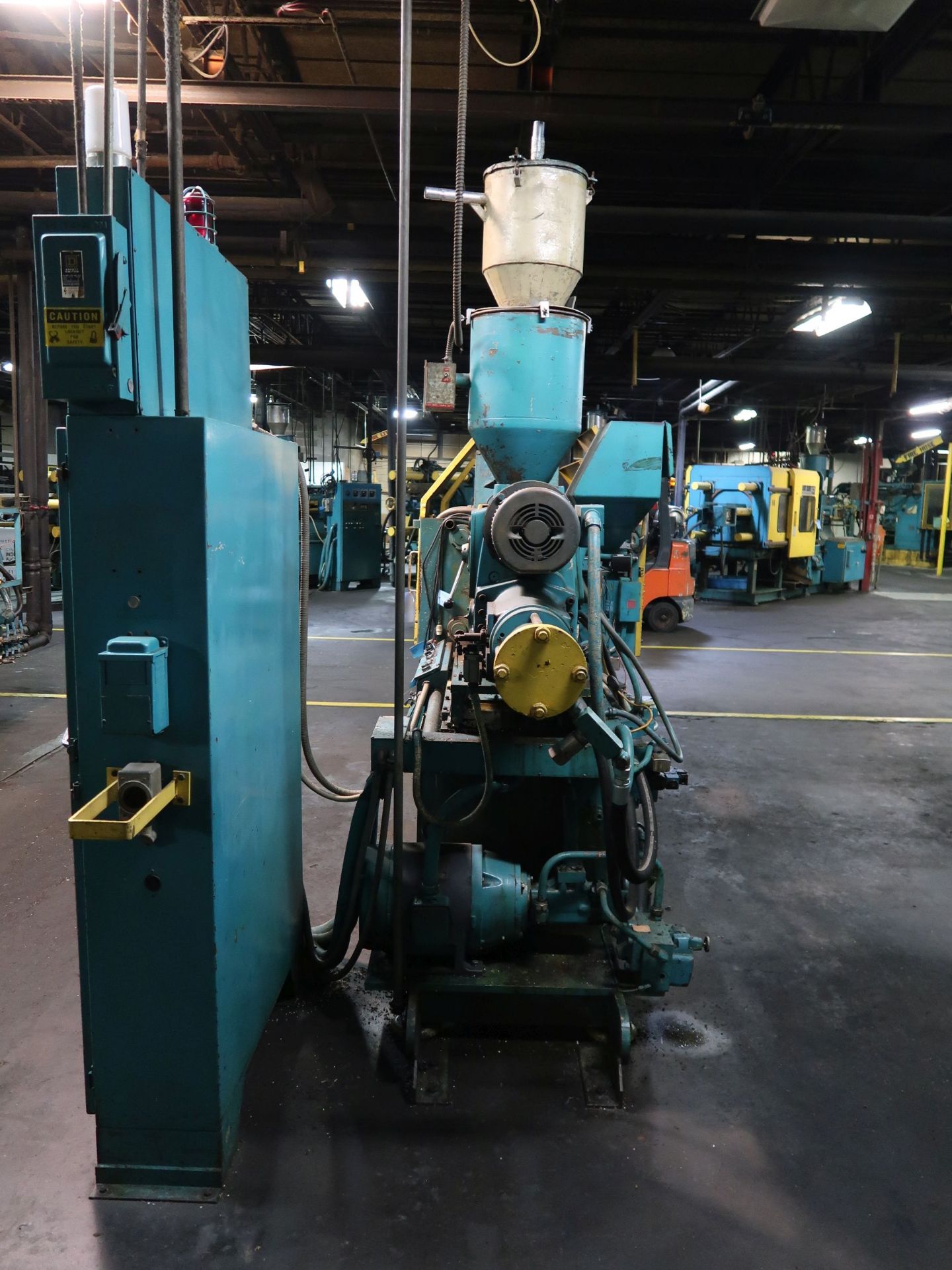 150 TON X 8 OZ. VAN DORN MODEL 750-RS-8 TOGGLE CLAMP PLASTIC INJECTION MOLDING MACHINE; S/N 150-RS- - Image 3 of 19