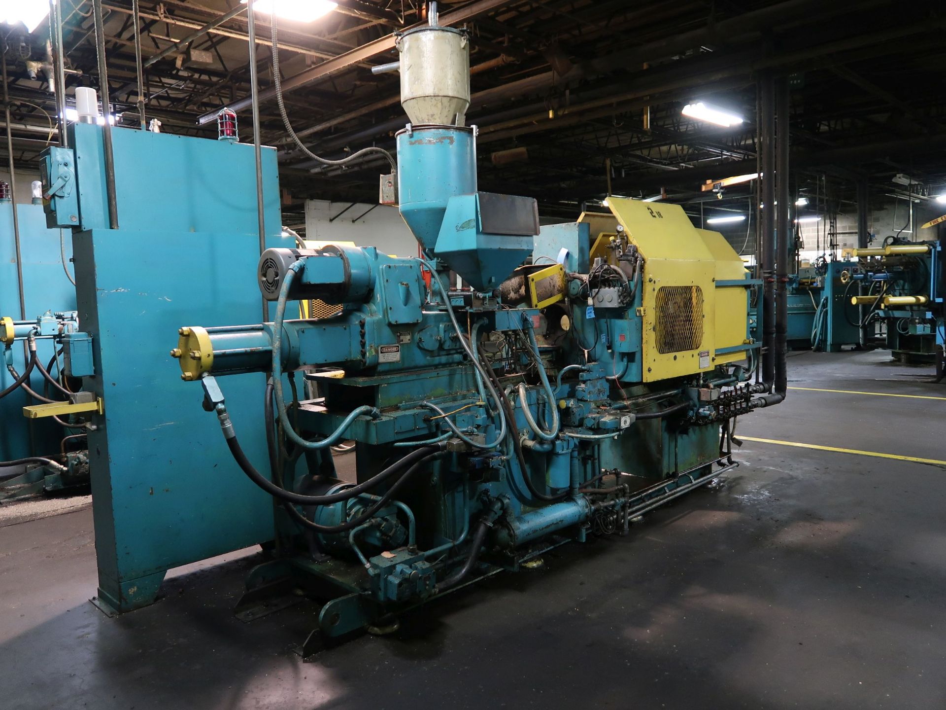 150 TON X 8 OZ. VAN DORN MODEL 750-RS-8 TOGGLE CLAMP PLASTIC INJECTION MOLDING MACHINE; S/N 150-RS- - Image 4 of 19