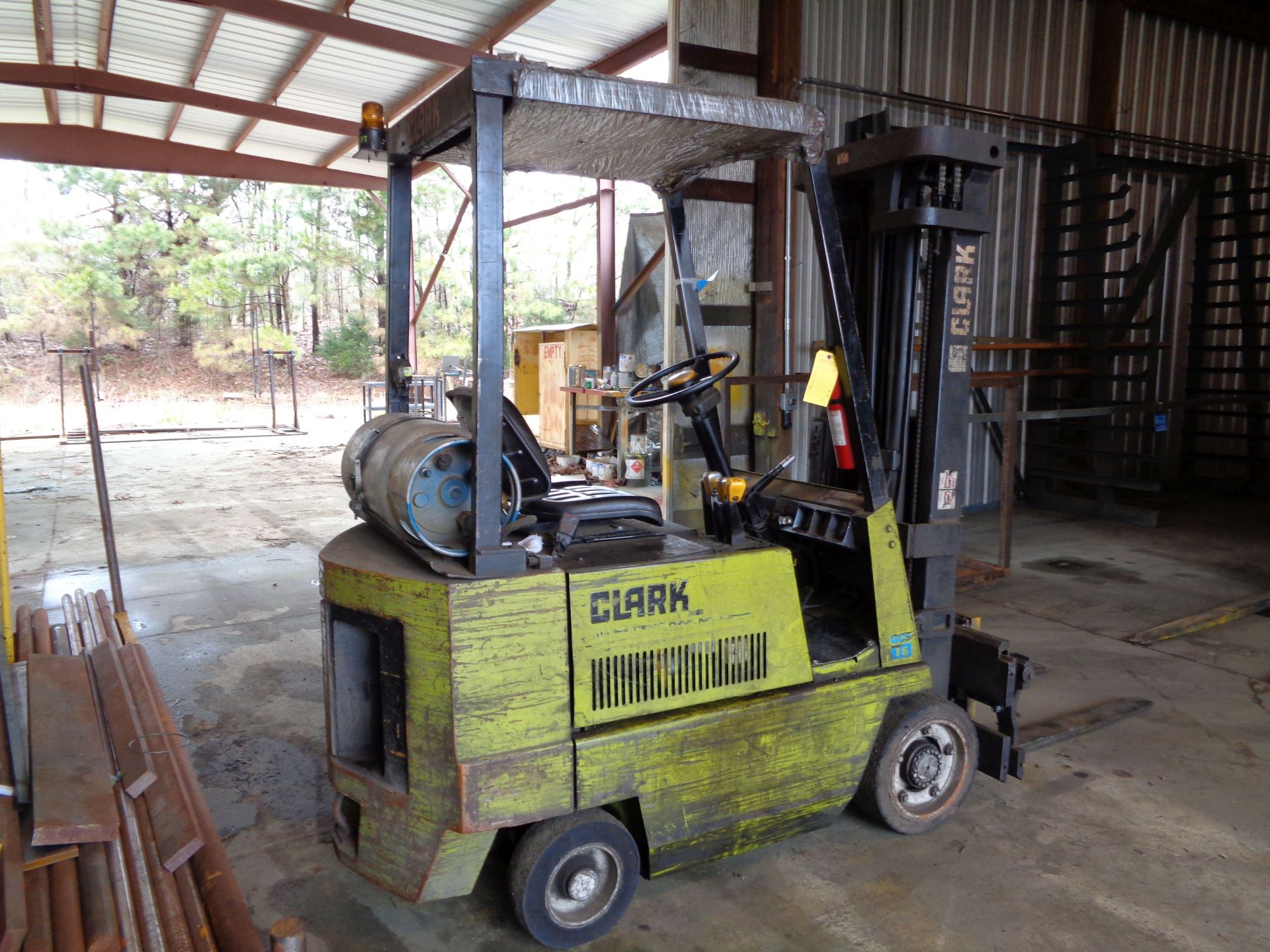 3,000 LB. CLARK MODEL GCS15 LP GAS SOLID TIRE THREE-STAGE MAST LIFT TRUCK; S/N 7645K, HOURS SHOWING: - Image 3 of 7