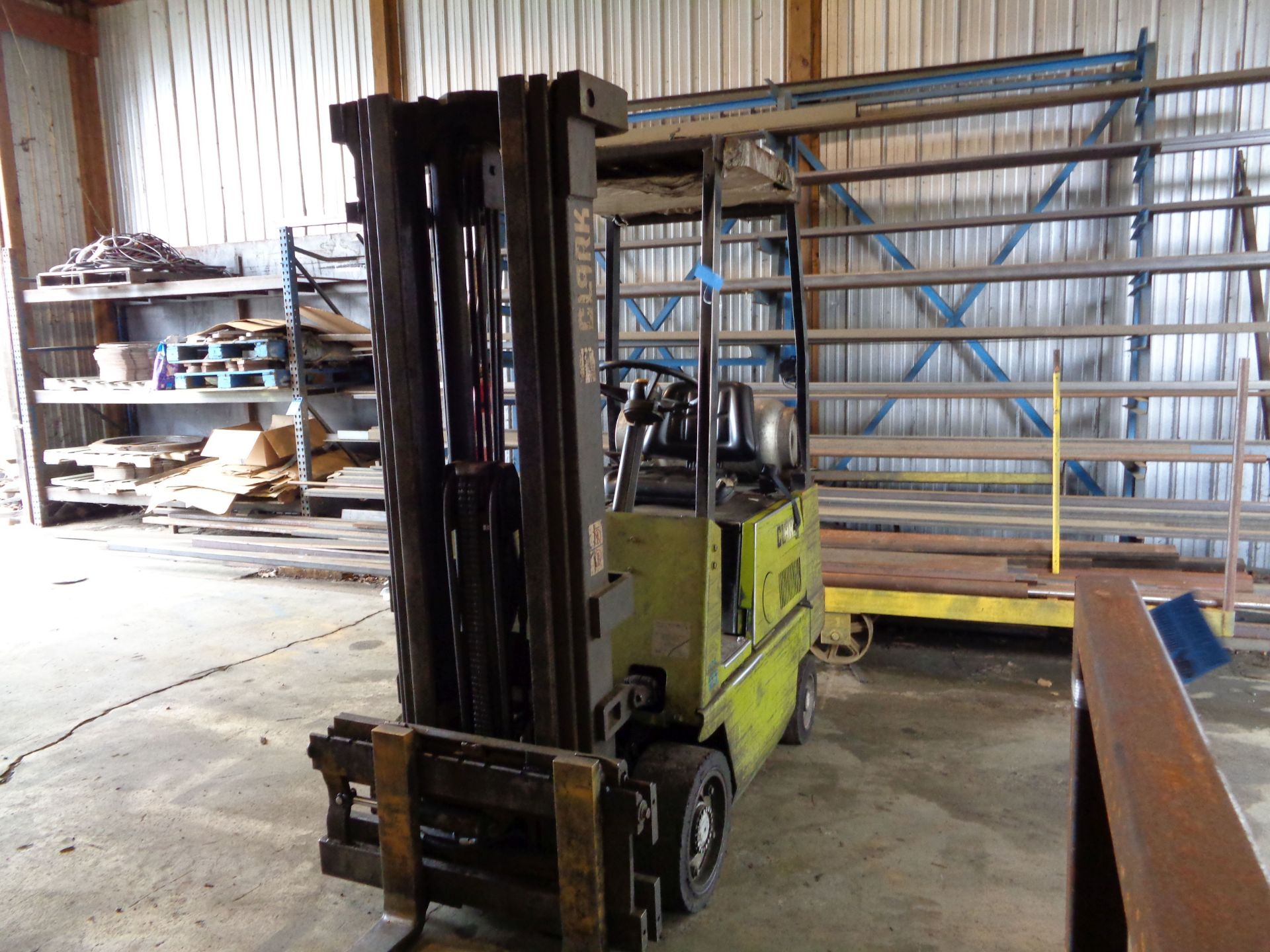 3,000 LB. CLARK MODEL GCS15 LP GAS SOLID TIRE THREE-STAGE MAST LIFT TRUCK; S/N 7645K, HOURS SHOWING: