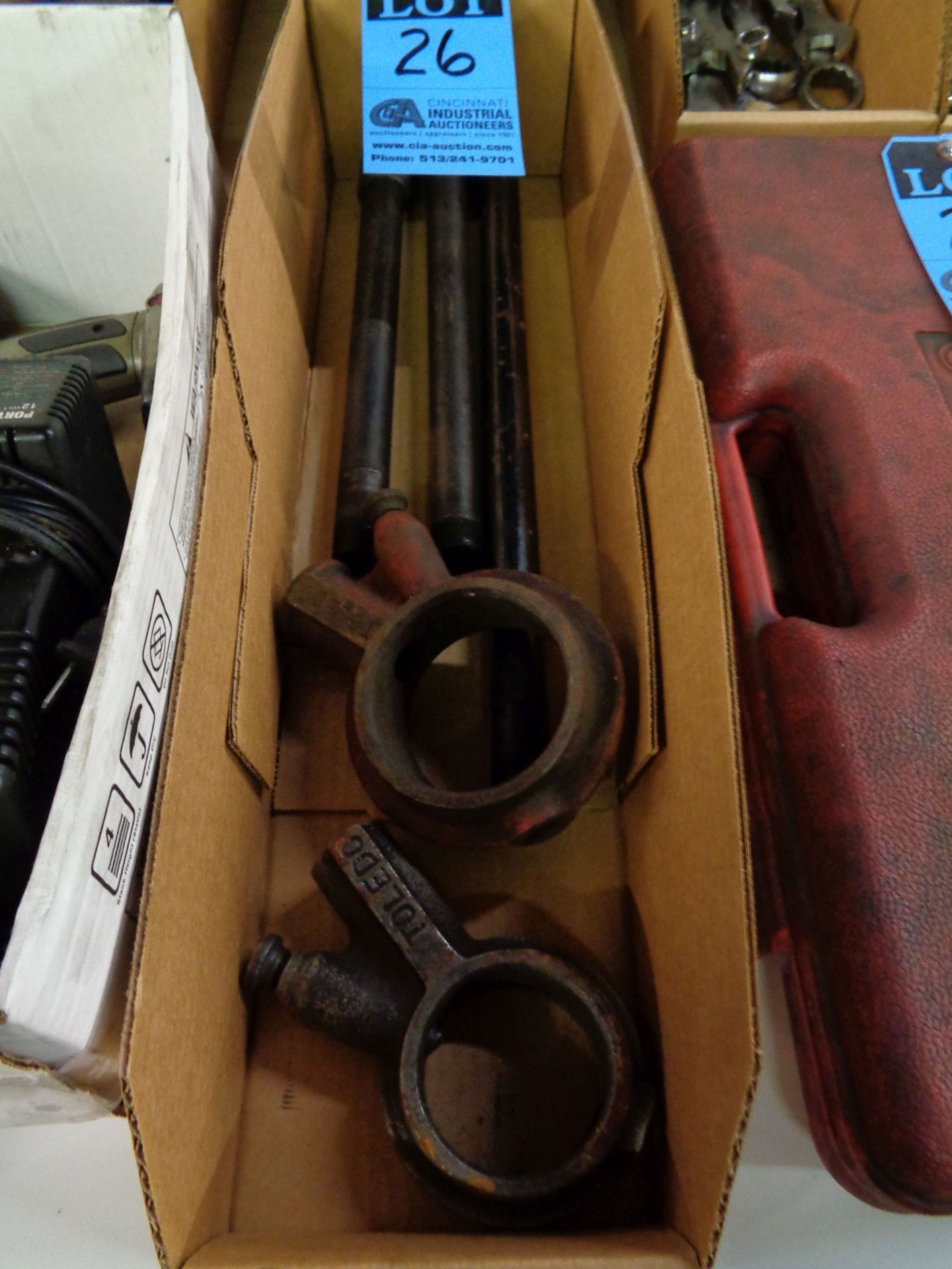 (LOT) LONG HANDLE PIPE THREADING TOOLS W/ MISC. DIES