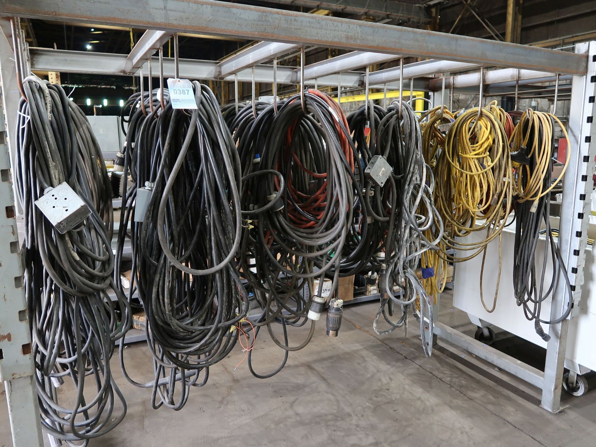 (LOT) MISCELLANEOUS HEAVY DUTY ELECTRICAL CORDS HANGING UNDER RACK **NO RACK**