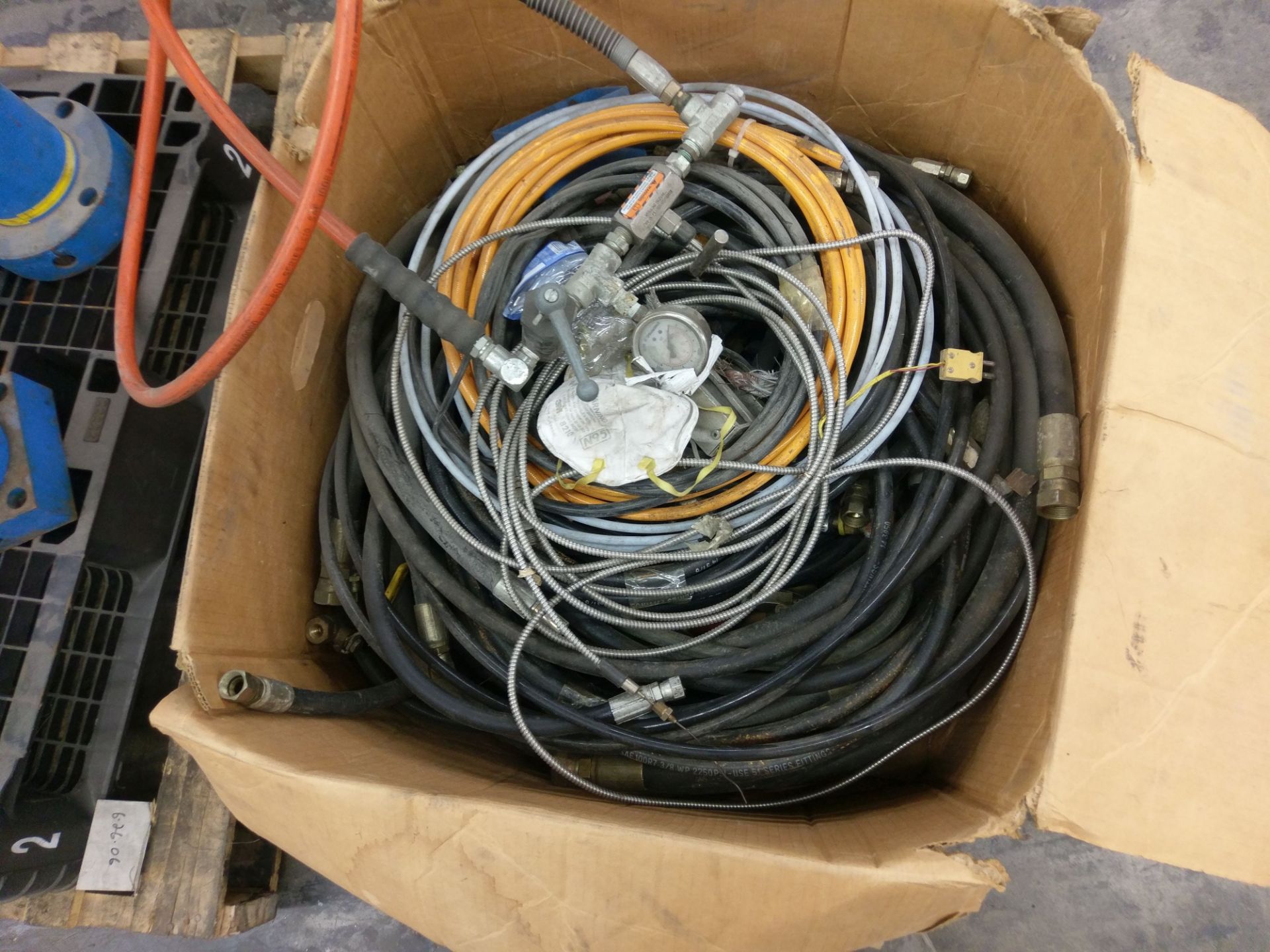 (LOT) HYDRAULIC CYLINDERS, HOSES AND GAUGES **LOCATED 3201 ALBERTA ST., COLUMBUS, OH 43204** - Image 2 of 6