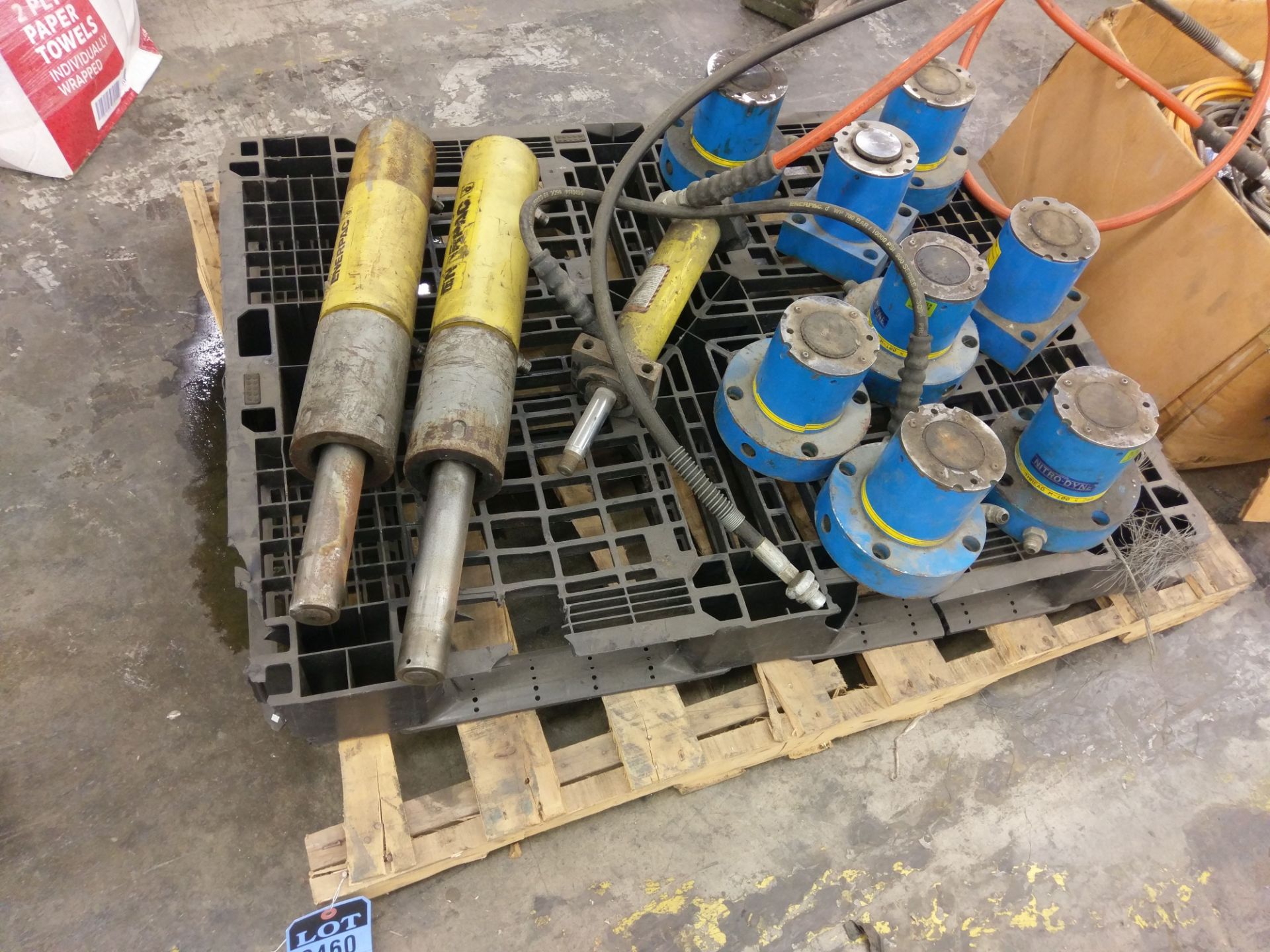 (LOT) HYDRAULIC CYLINDERS, HOSES AND GAUGES **LOCATED 3201 ALBERTA ST., COLUMBUS, OH 43204**