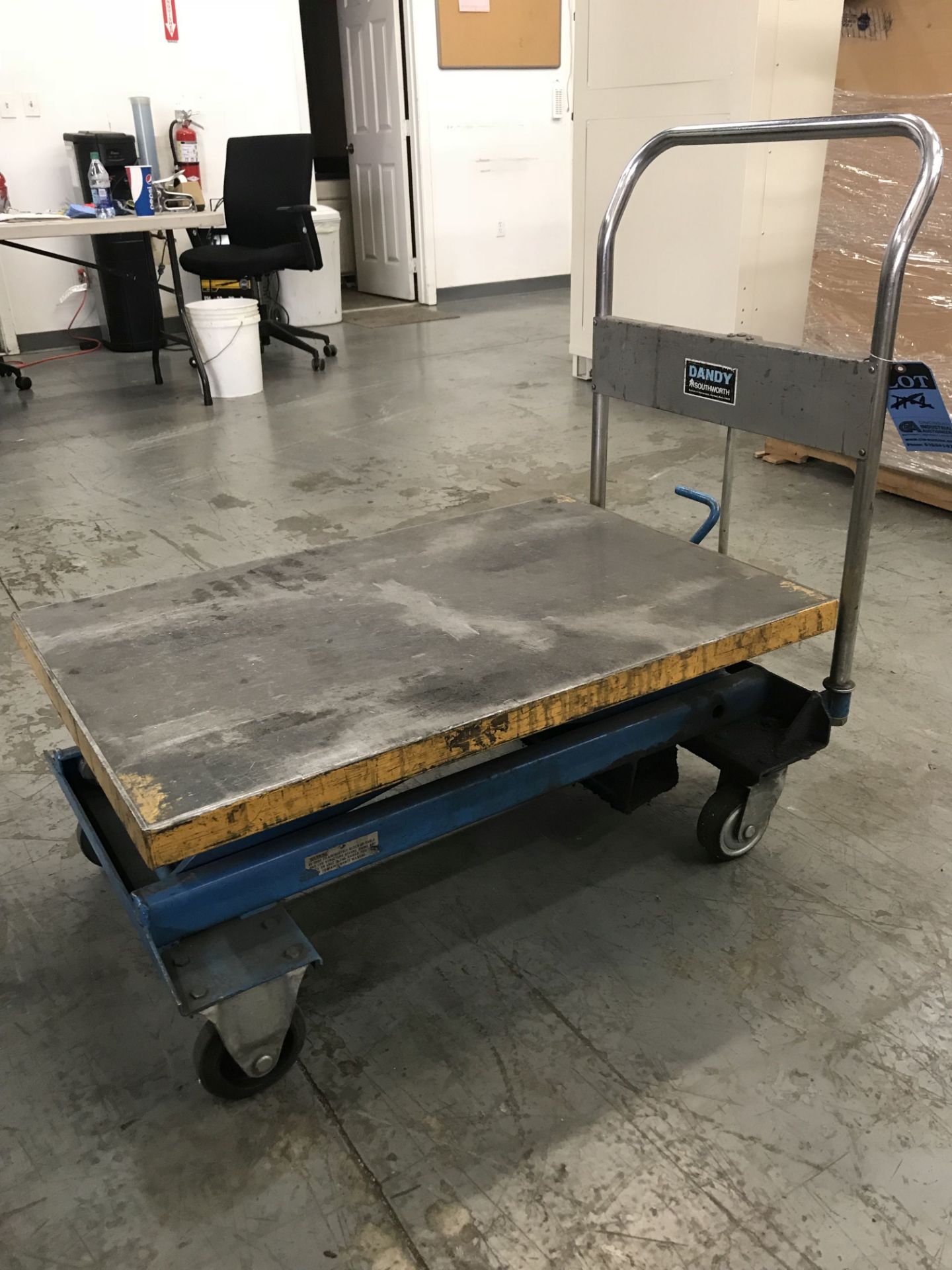 DANDY SOUTHWORTH 1,100 LB. MANUAL SCISSOR LIFT CART, 24" X 36" PLATFORM, 12" LOWERED HEIGHT - Image 2 of 2