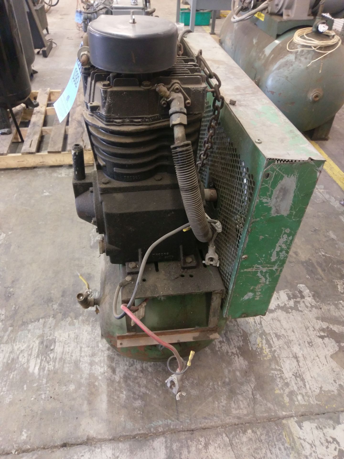 12 HP SPEEDAIR MODEL 5F564 HORIZONTAL GAS POWERED AIR COMPRESSOR; S/N 011294L-912163 **LOCATED - Image 3 of 6