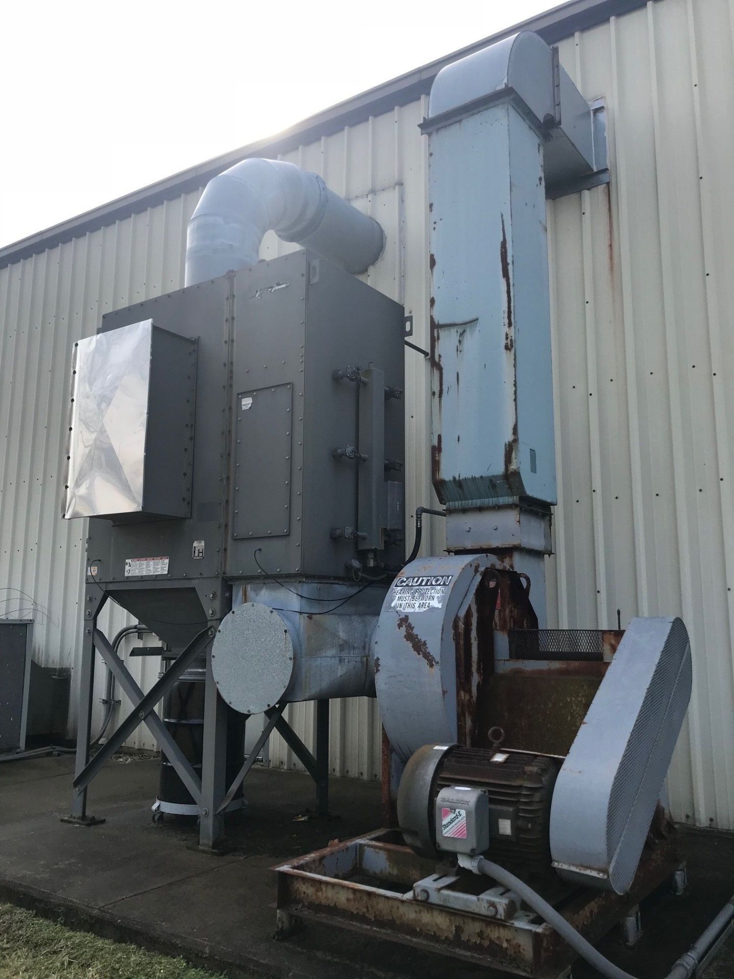 50 HP UNITED AIR SPECIALISTS MODEL SFC12-3 SIX-CARTRIDGE DUST COLLECTOR W/ 50 HP BLOWER **LOCATED IN - Image 2 of 7