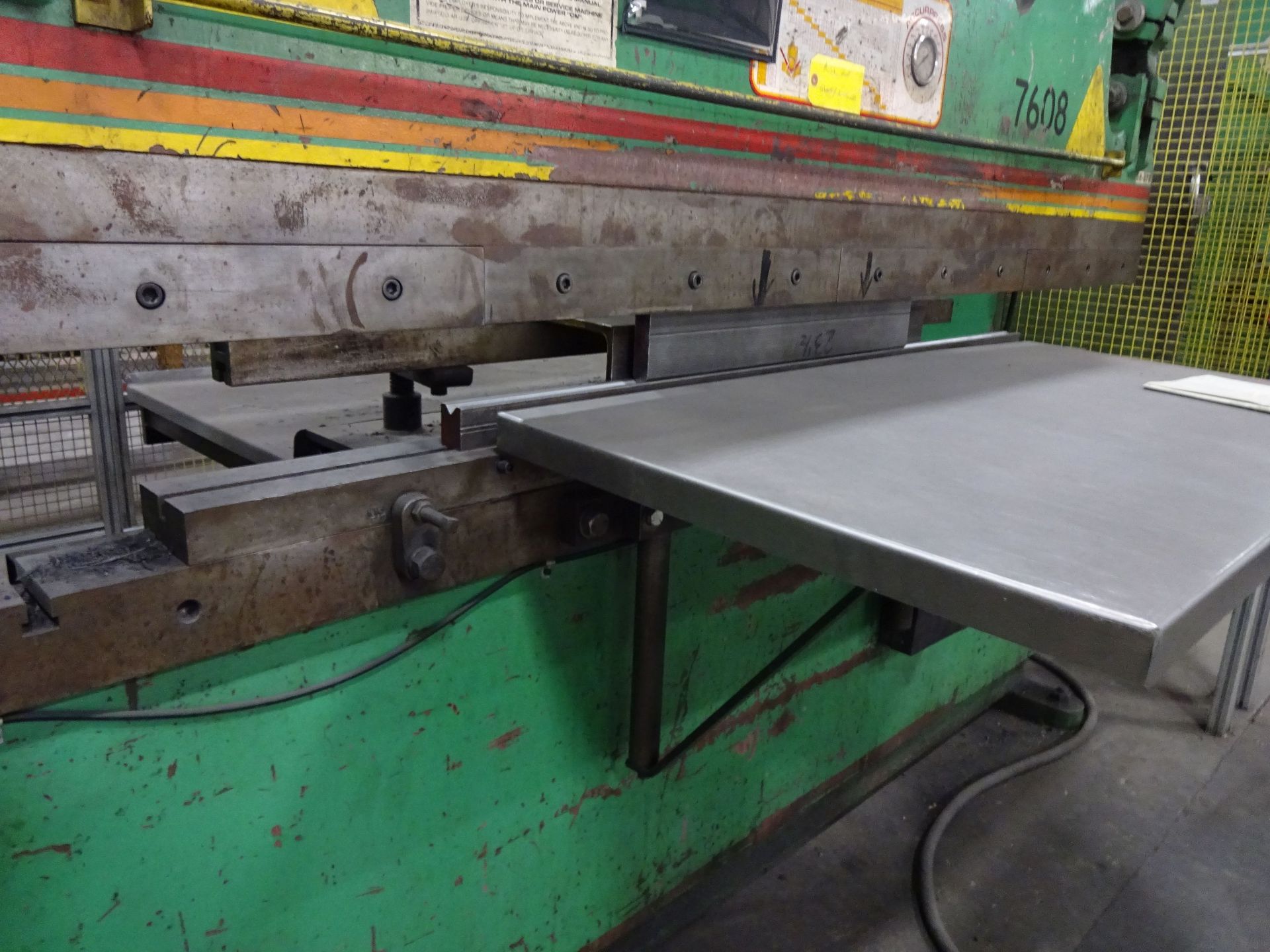 60 TON X 8' ACCUPRESS MODEL 7608 HYDRAULIC POWER PRESS BRAKE; S/N 1771, 8' OVERALL BED AND RAM, 6' - Image 4 of 7