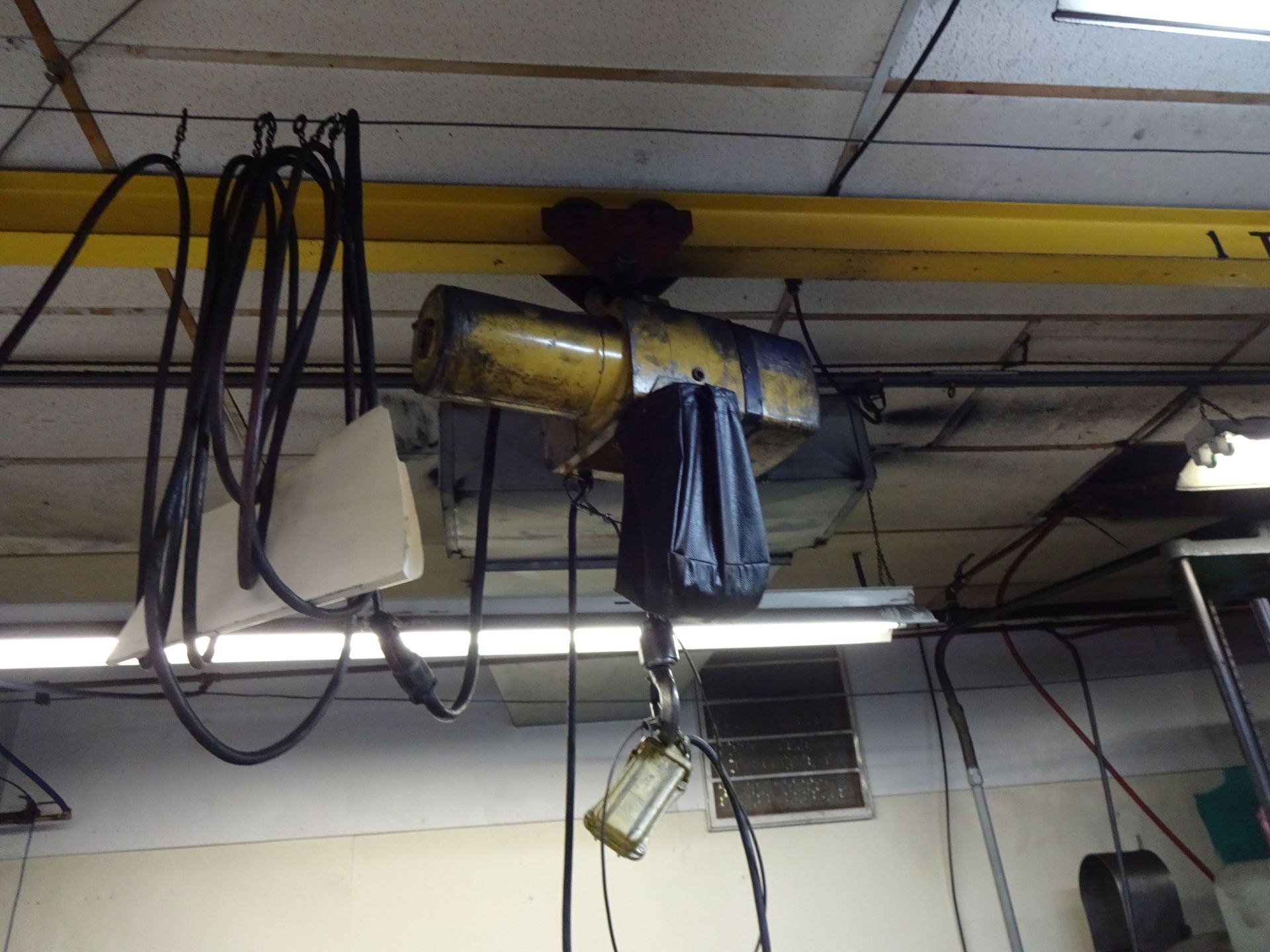 1 TON YALE TROLLEY TYPE ELECTRIC CHAIN HOIST (NO RAIL) - Image 2 of 2