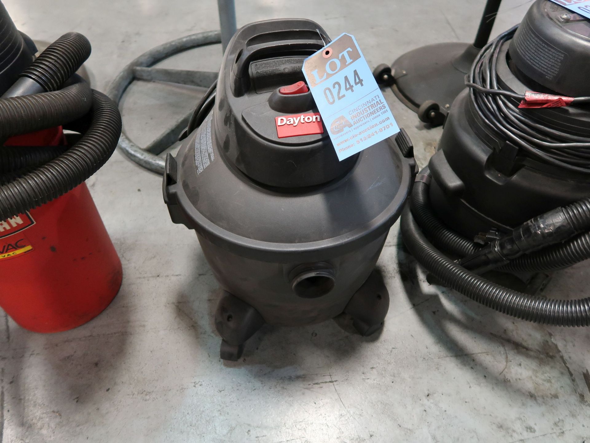 3 GALLON APPROX. DAYTON MODEL 3VE18B MOBILE WET / DRY VACUUM