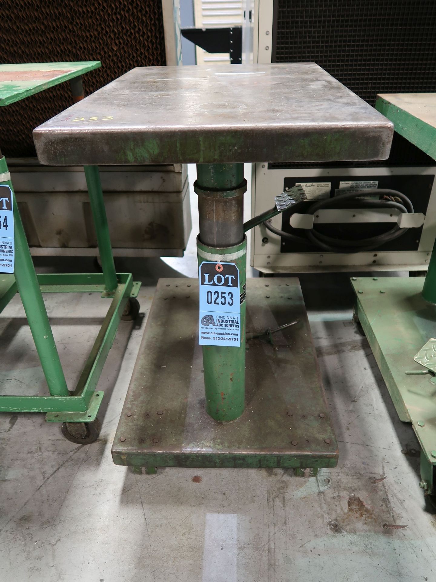 500 LB. CAP. X 20" X 30" TABLE LEXCO MODEL HT-500-FR MANUAL DIE LIFT CART