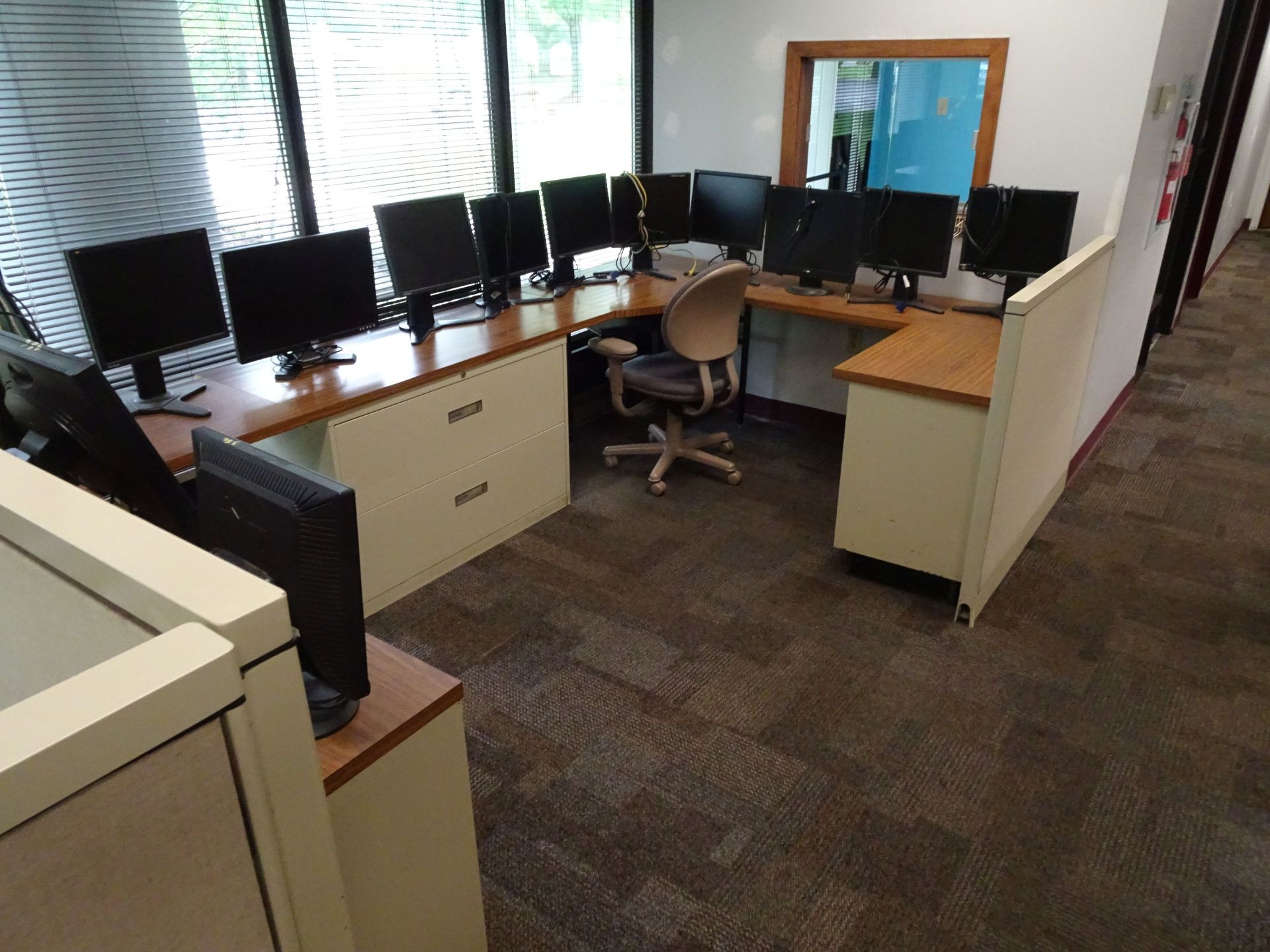 (LOT) MODULAR DESK AND CABINETS - Image 6 of 6