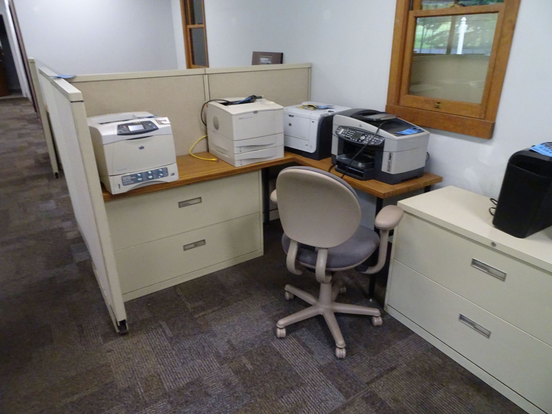 (LOT) MODULAR DESK AND CABINETS - Image 3 of 6