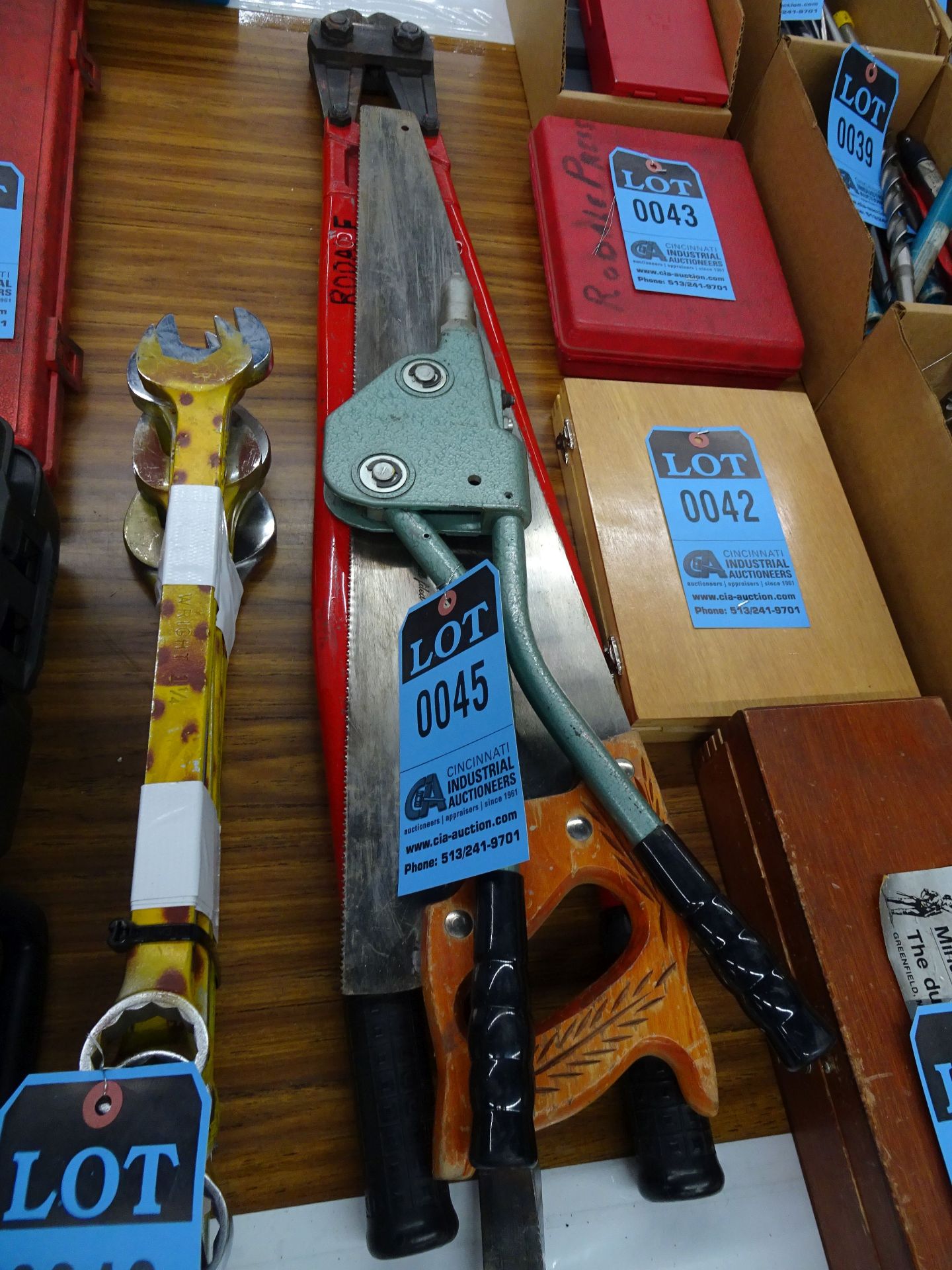 (LOT) RIVET GUN, HAND SAW, BOLT CUTTERS, AND PRY BAR