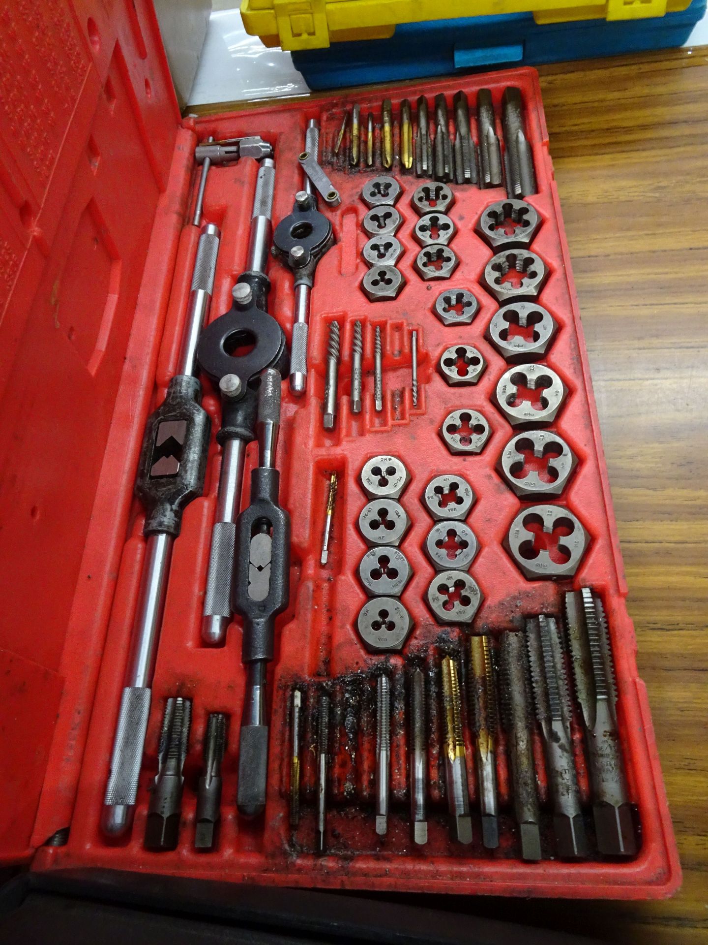 DAYTON TAP AND DIE SET