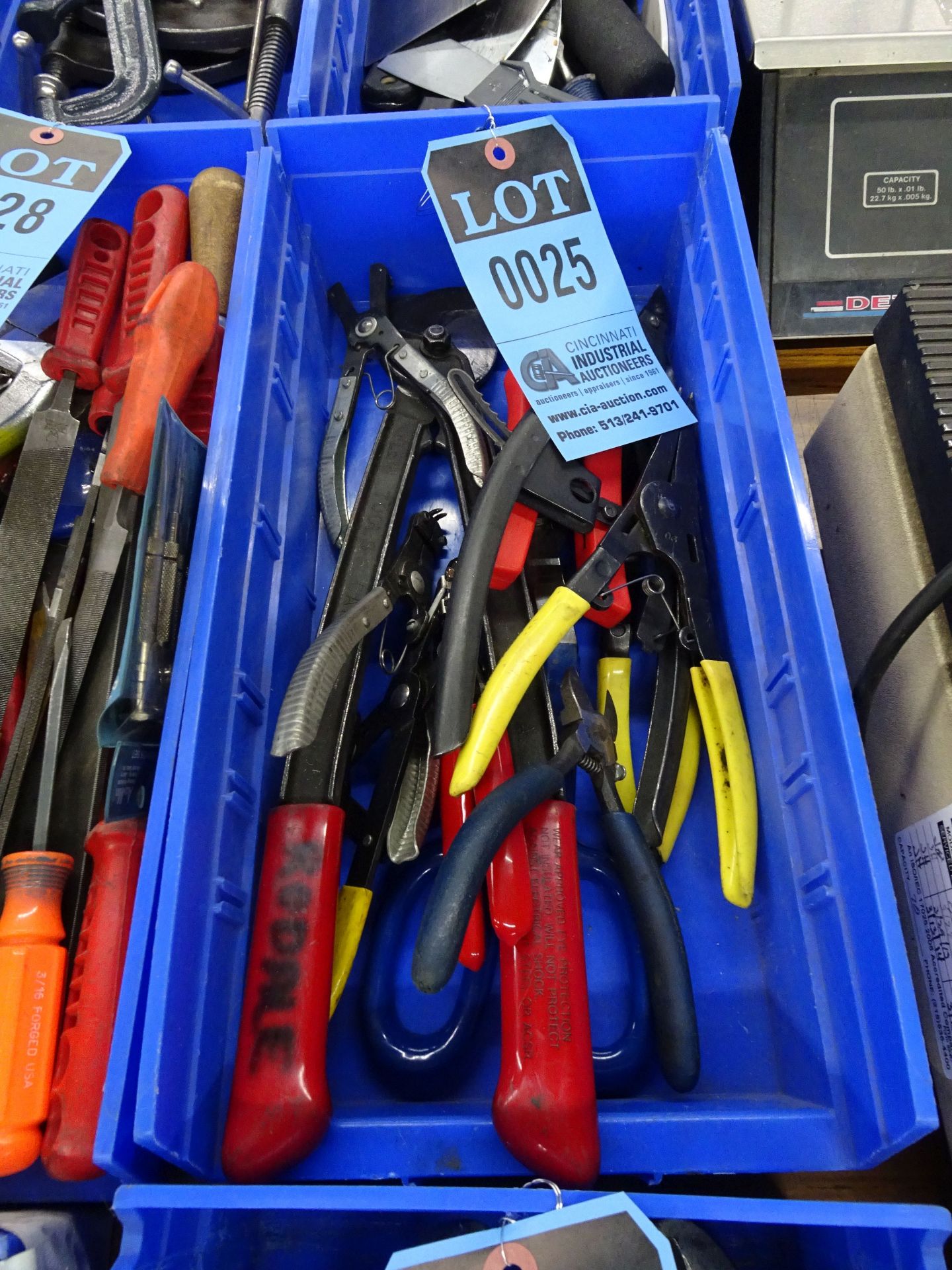 (LOT) ASSORTED PLIERS