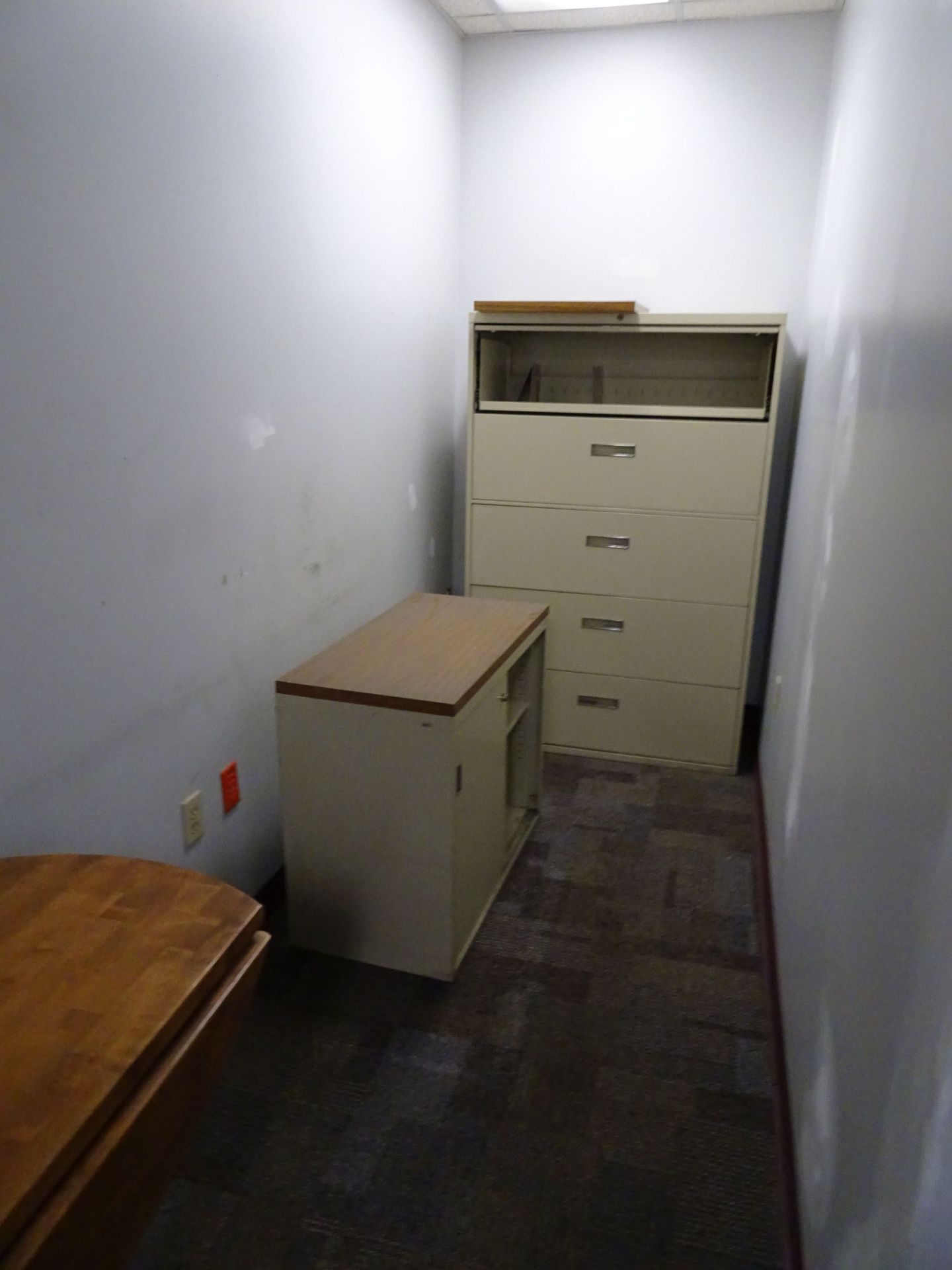 (LOT) MODULAR DESK AND CABINETS - Image 4 of 6