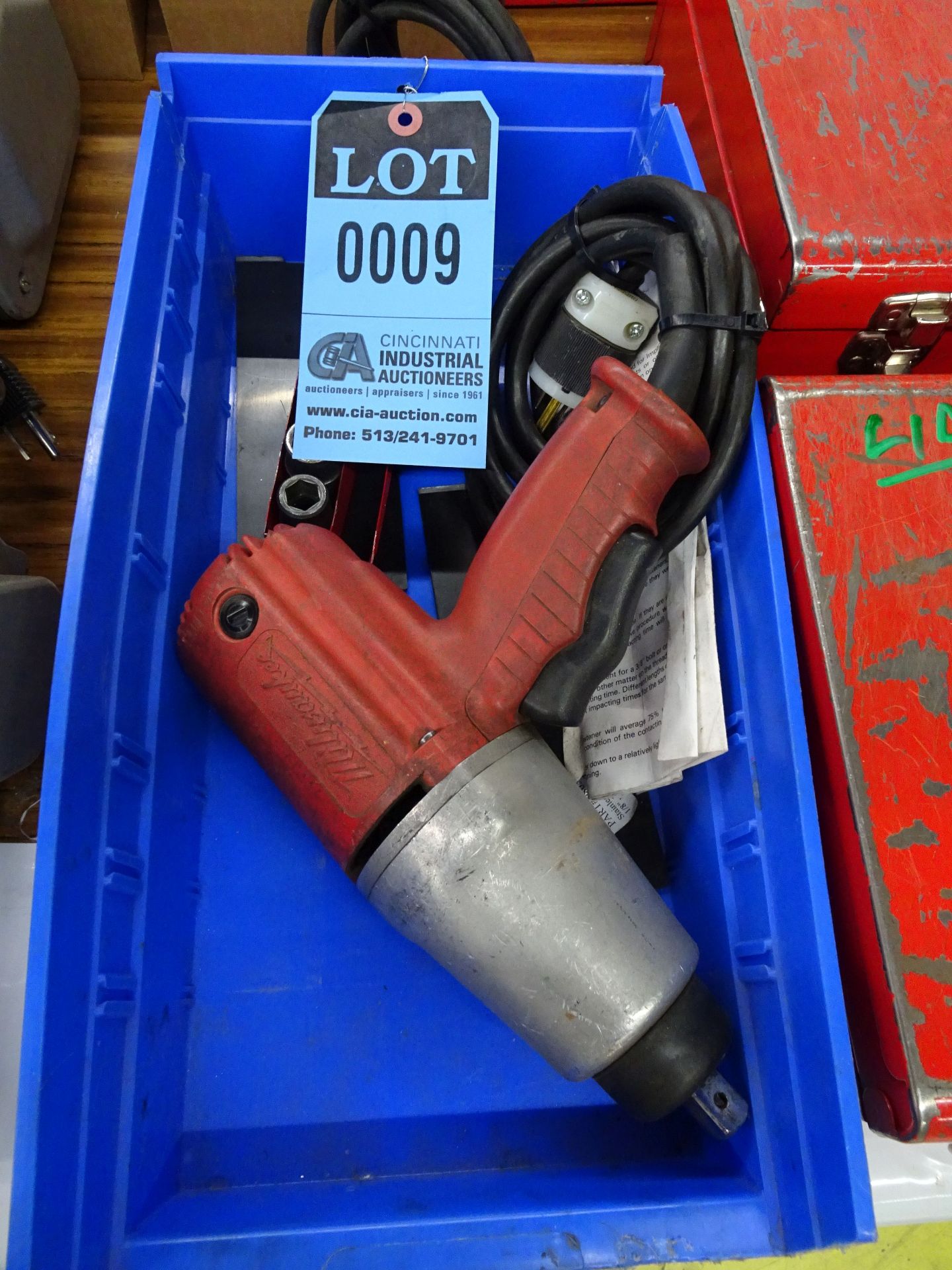 1/2" MILWAUKEE ELECTRIC IMPACT WRENCH WITH IMPACT SOCKETS