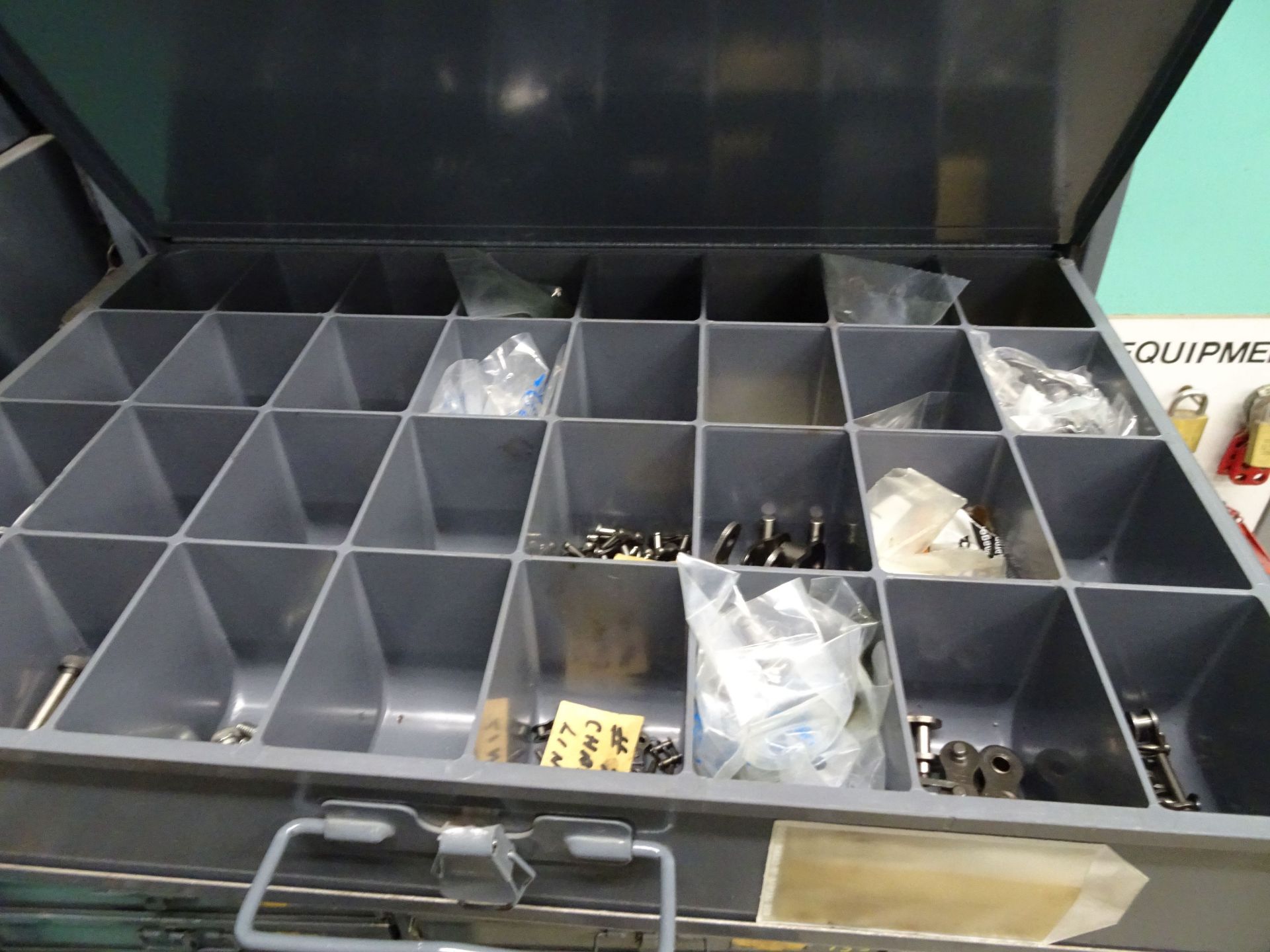 4-DRAWER HARDWARE CABINETS - Image 3 of 17