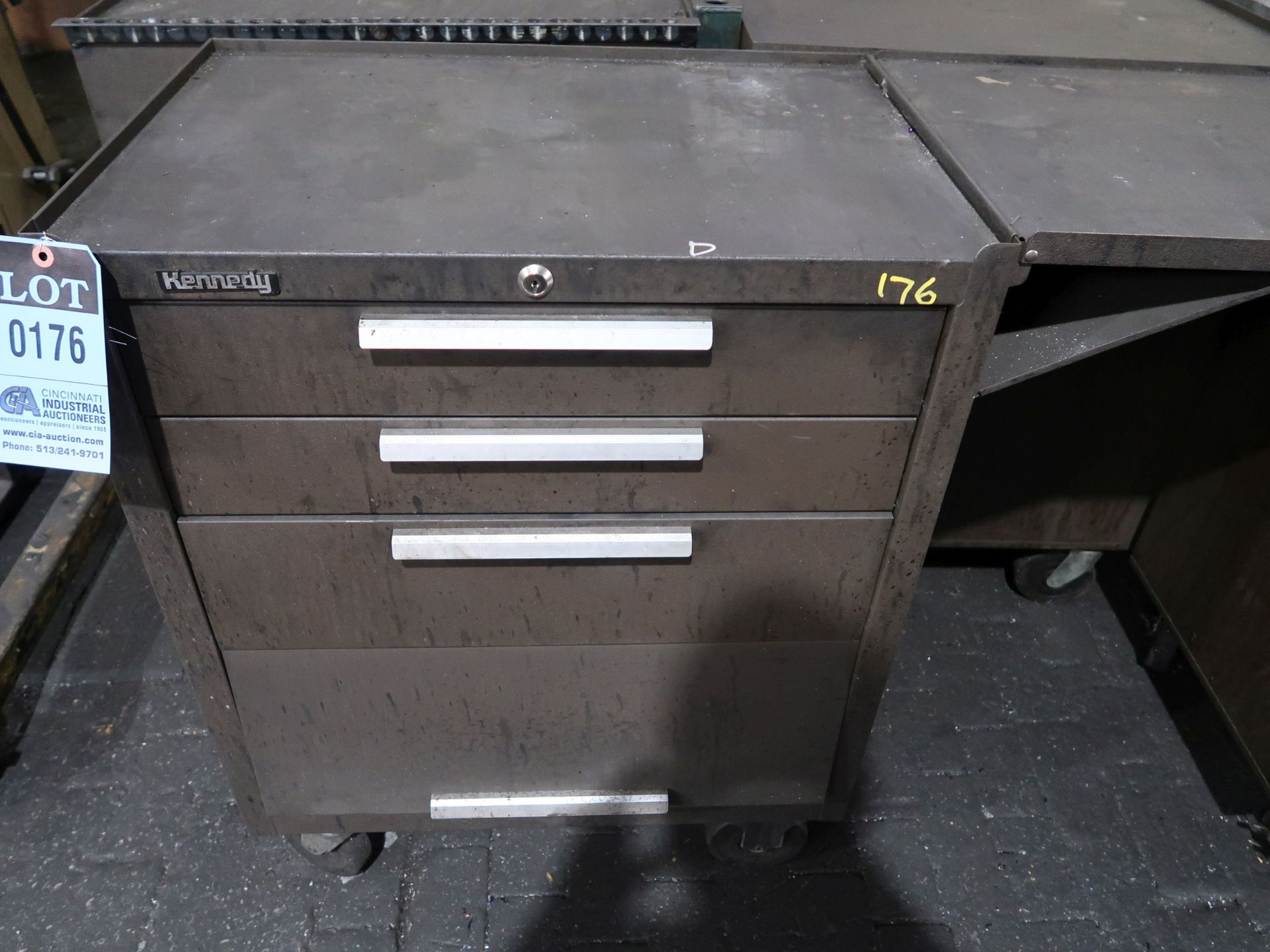 THREE-DRAWER KENNEDY PORTABLE TOOL BOX