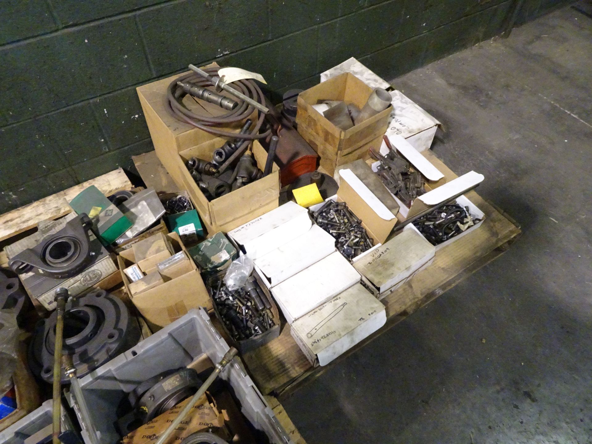 (LOT) MISCELLANEOUS MACHINE PARTS, TOOLING, HARDWARE - Image 7 of 7