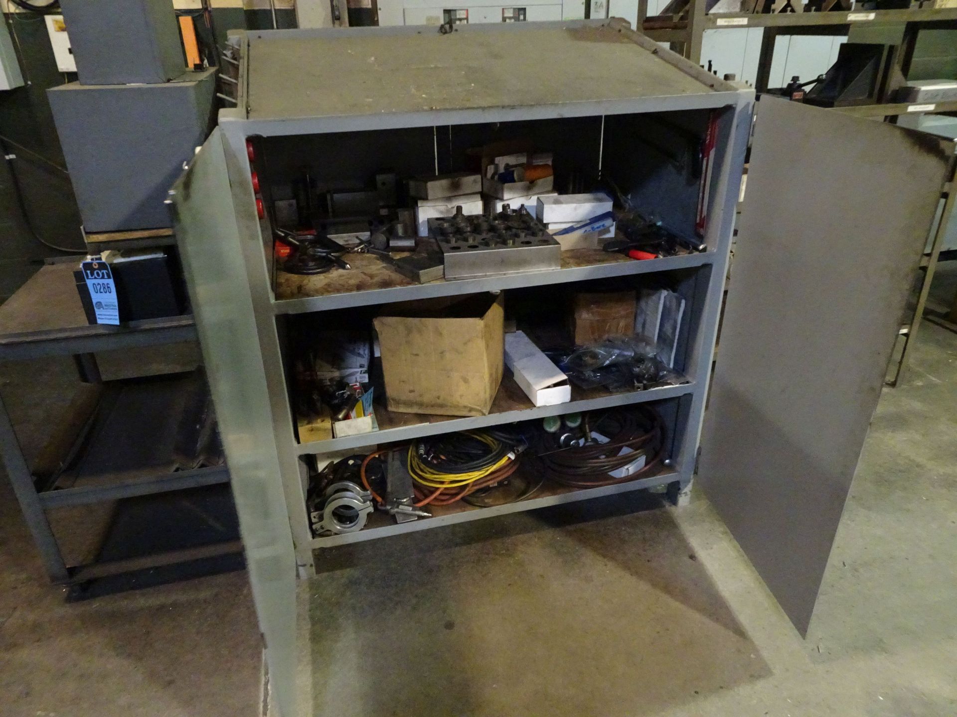 (LOT) MISCELLANEOUS TOOLING AND 2-DOOR CABINET