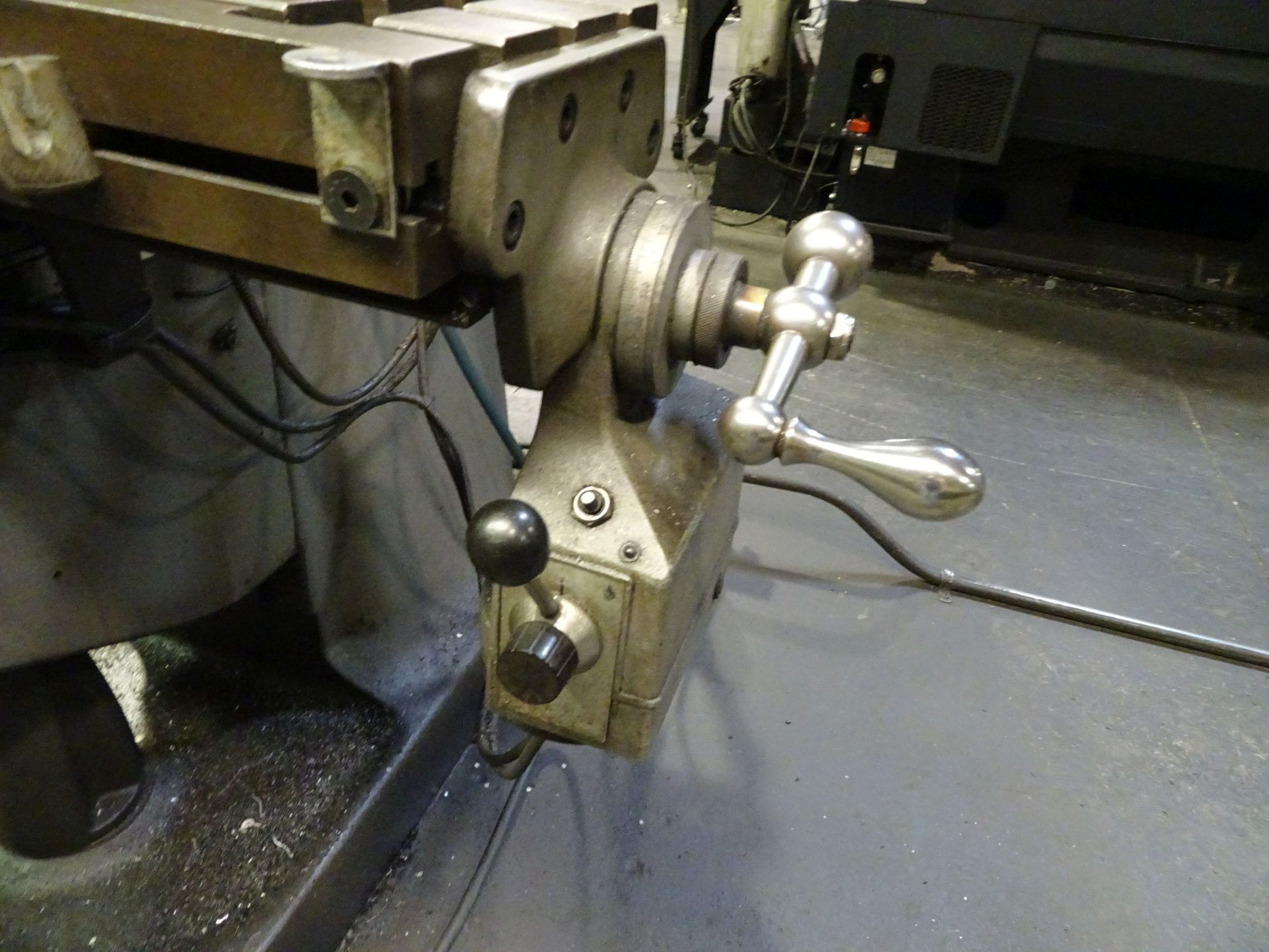 2 HP BRIDGEPORT VERTICAL MILLING MACHINE; S/N 354556, SPINDLE SPEED 60-4,200 RPM, 9" X 42" POWER - Image 6 of 7