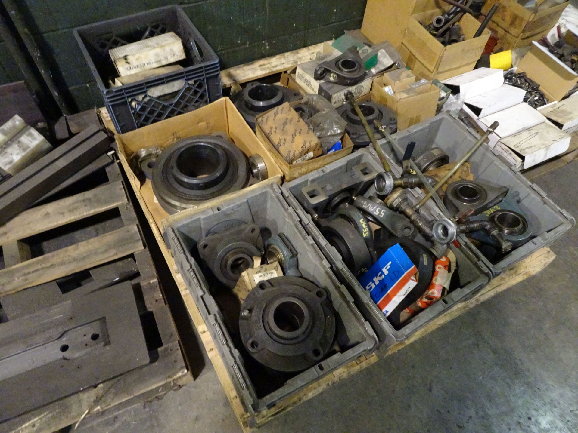 (LOT) MISCELLANEOUS MACHINE PARTS, TOOLING, HARDWARE - Image 6 of 7