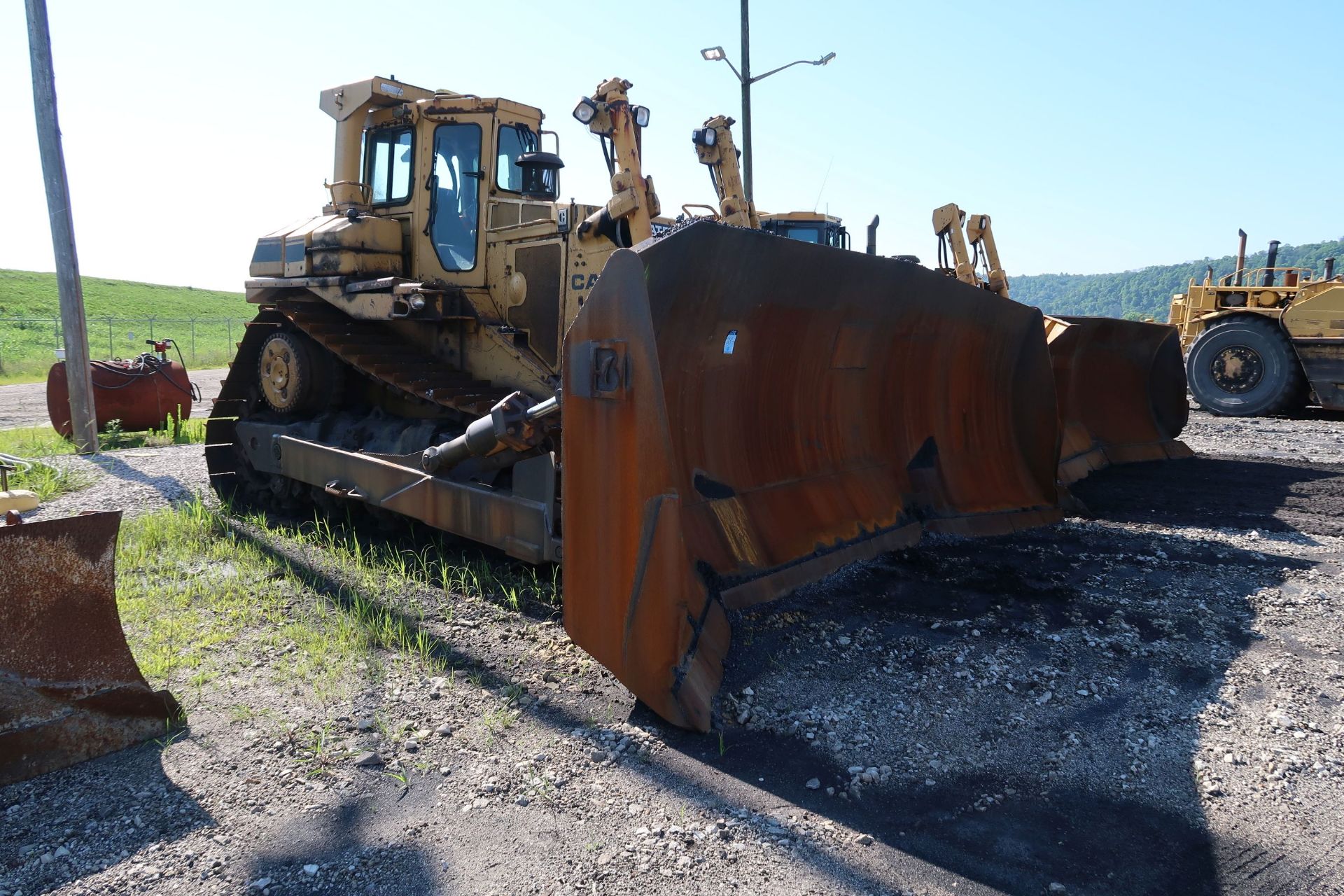 CATERPILLAR MODEL D9N CRAWLER DOZER; S/N 1JD02281, ROPS CANOPY, CAB, 26,102 HOURS SHOWING, NOTED