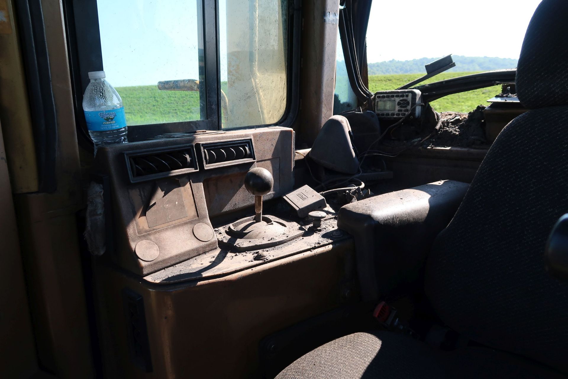 CATERPILLAR MODEL D9N CRAWLER DOZER; S/N 1JD02281, ROPS CANOPY, CAB, 26,102 HOURS SHOWING, NOTED - Image 9 of 11