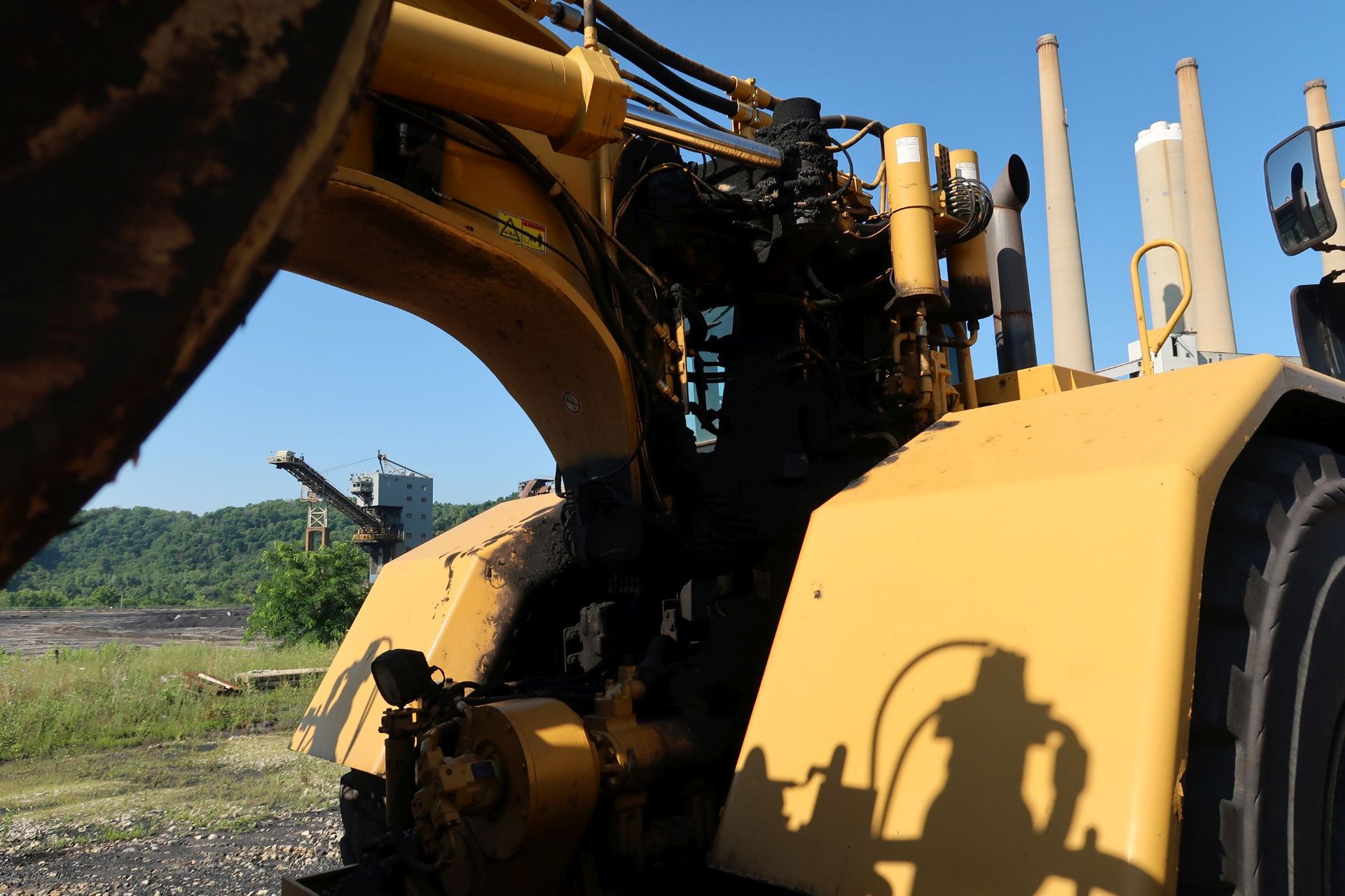 CATERPILLAR MODEL 637G WHEEL TRACTOR SCRAPER PAN, UNIT NO. 8; S/N DFJ00423, 34 YARD CAPACITY, LOAD - Image 4 of 10