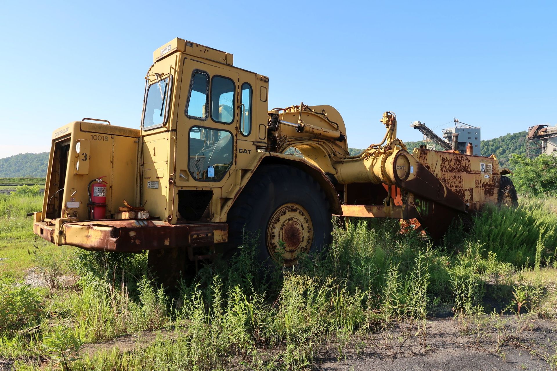 CATERPILLAR MODEL 637G WHEEL TRACTOR SCRAPER PAN, OUT OF SERVICE, PARTS MACHINE